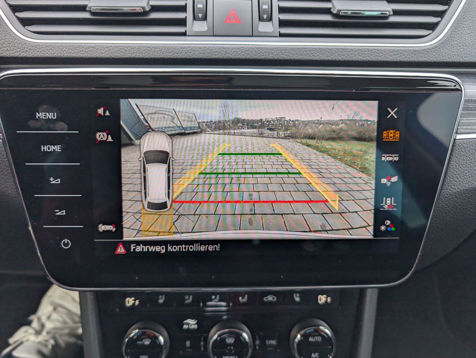 Fahrzeugabbildung SKODA Superb Combi 1.4 TSI DSG Style iV STH PANO NAV CANTON