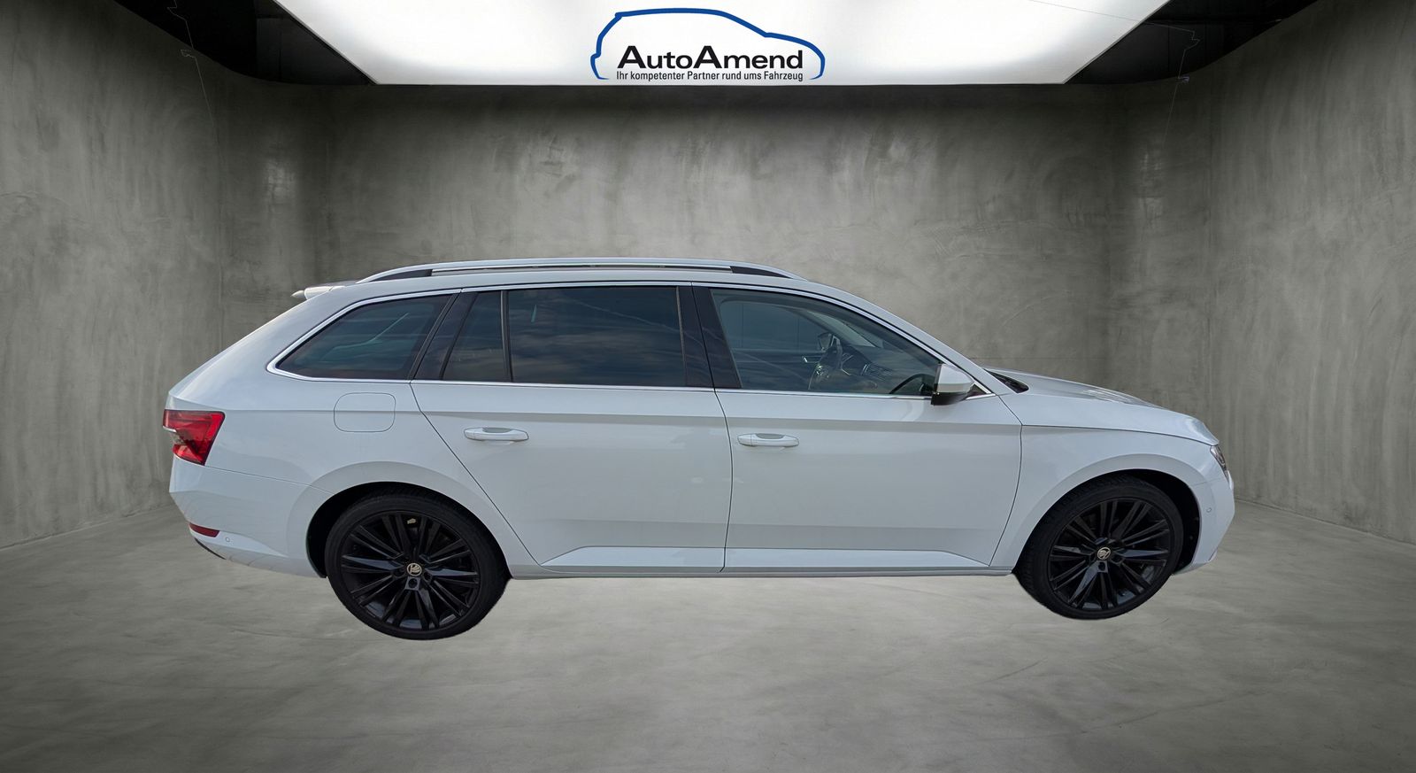 Fahrzeugabbildung SKODA Superb Combi 1.4 TSI DSG Style iV STH PANO NAV CANTON