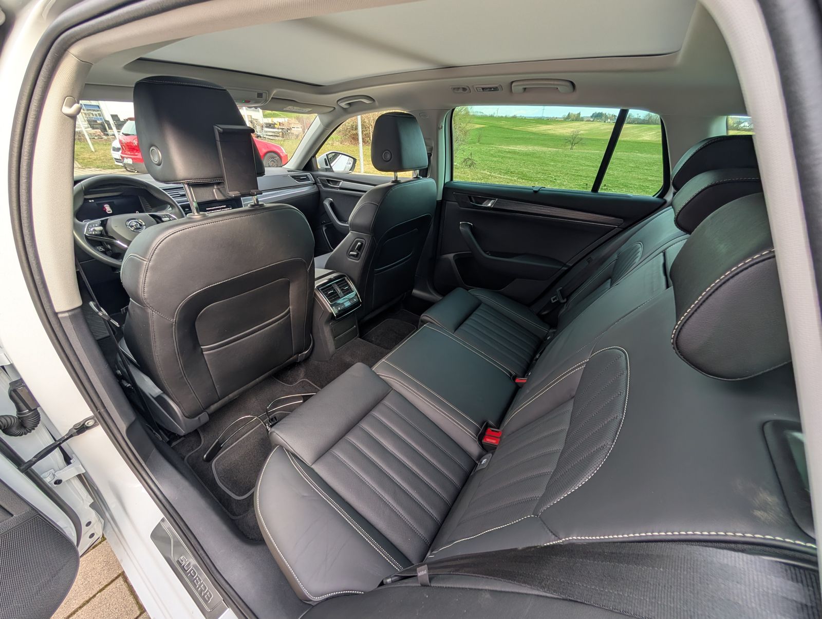 Fahrzeugabbildung SKODA Superb Combi 1.4 TSI DSG Style iV STH PANO NAV CANTON