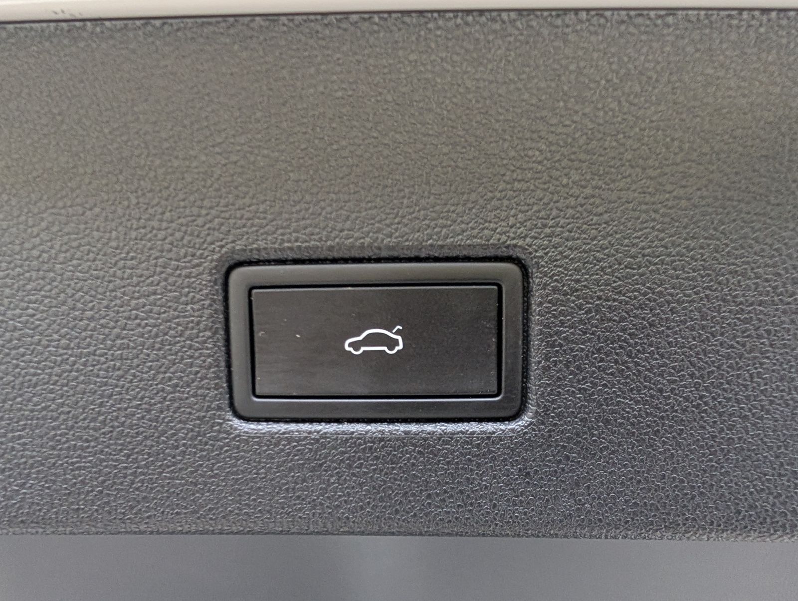 Fahrzeugabbildung Volkswagen T-Roc 1.5 TSI DSG R-Line LED ACC RFK SHZ IQ DRIVE APP