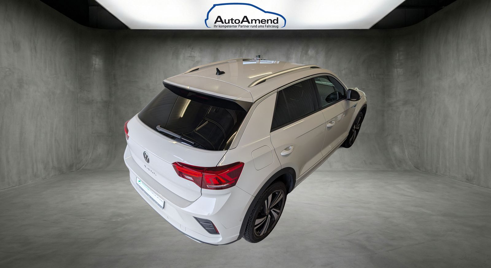 Fahrzeugabbildung Volkswagen T-Roc 1.5 TSI DSG R-Line LED ACC RFK SHZ IQ DRIVE APP