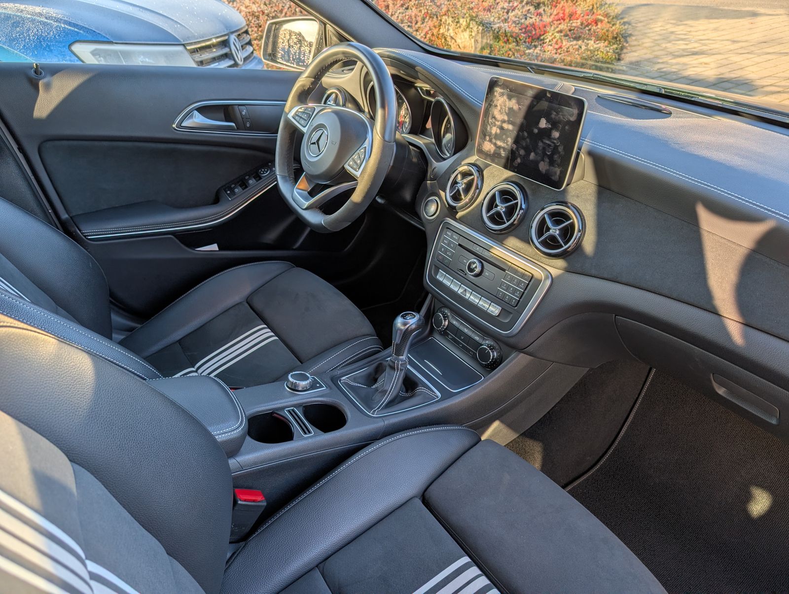 Fahrzeugabbildung Mercedes-Benz A 200 AMG Line Edition LED PARKLENK NAV Business