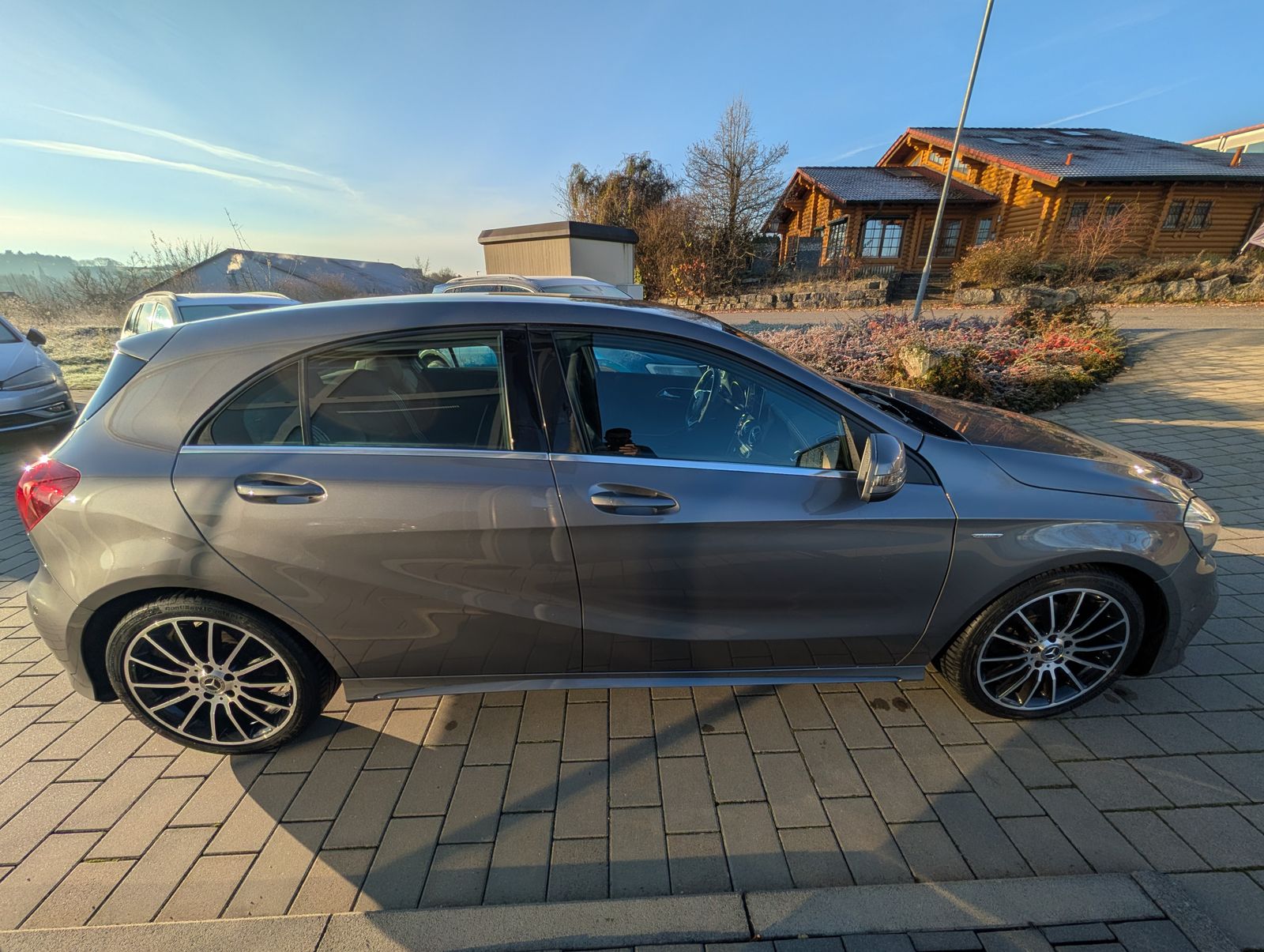 Fahrzeugabbildung Mercedes-Benz A 200 AMG Line Edition LED PARKLENK NAV Business