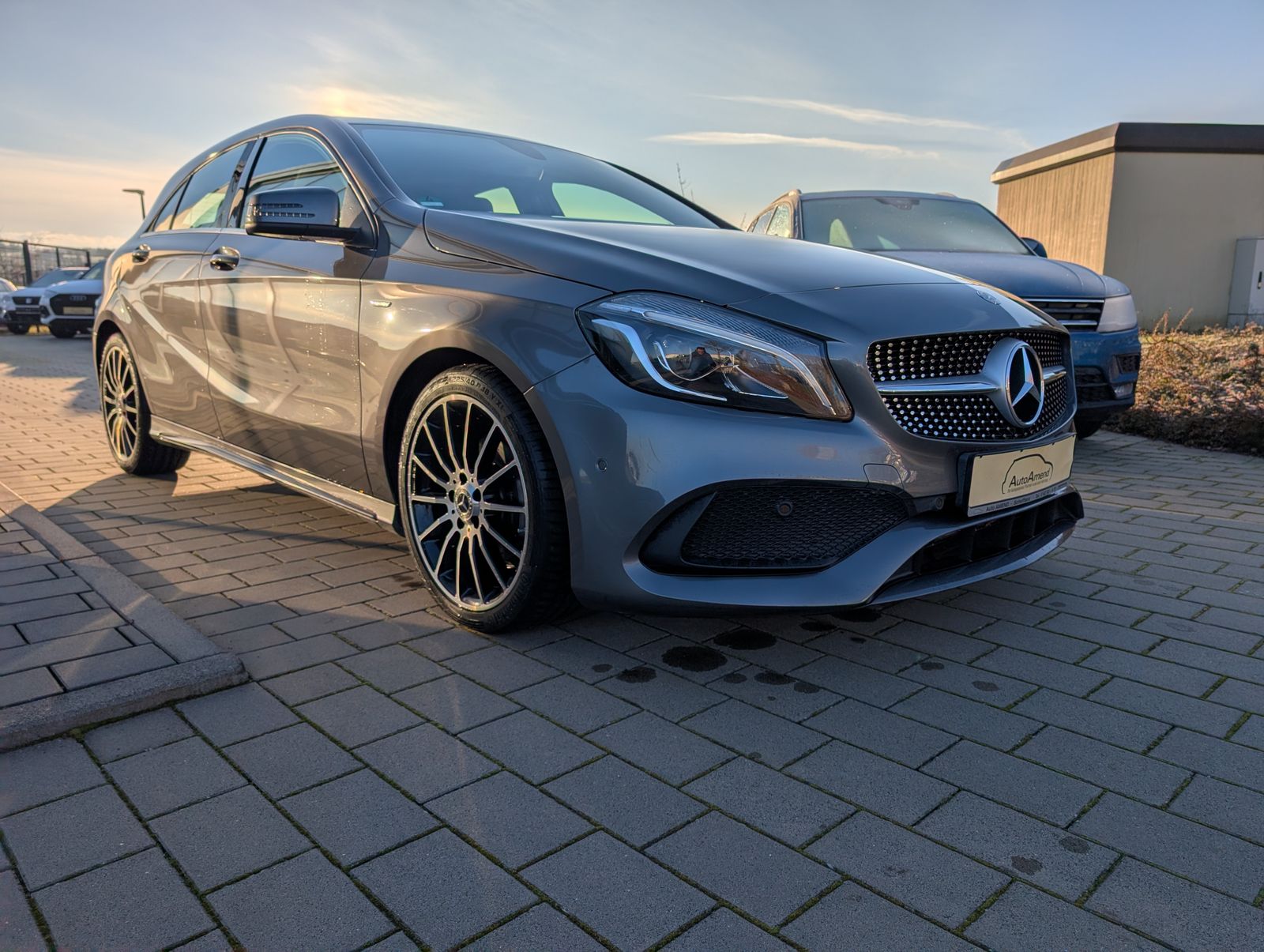 Fahrzeugabbildung Mercedes-Benz A 200 AMG Line Edition LED PARKLENK NAV Business