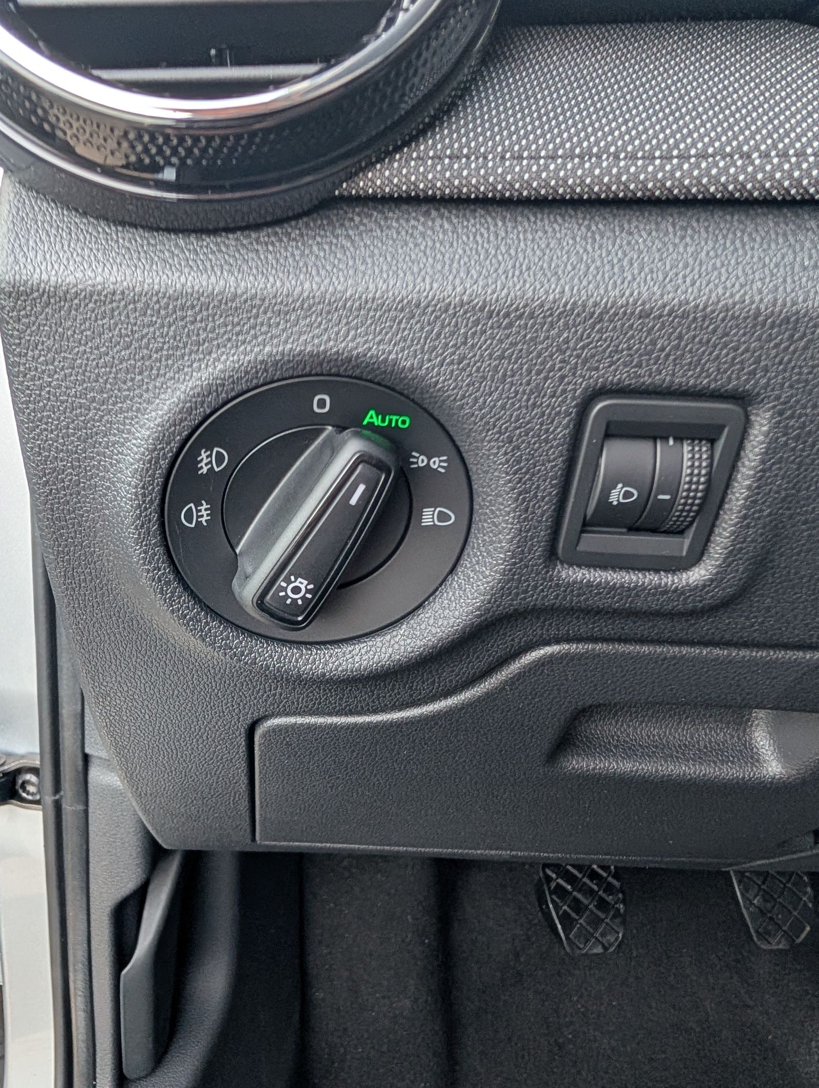 Fahrzeugabbildung SKODA Fabia Selection Kamera Parksensoren SHZ 4J Garantie