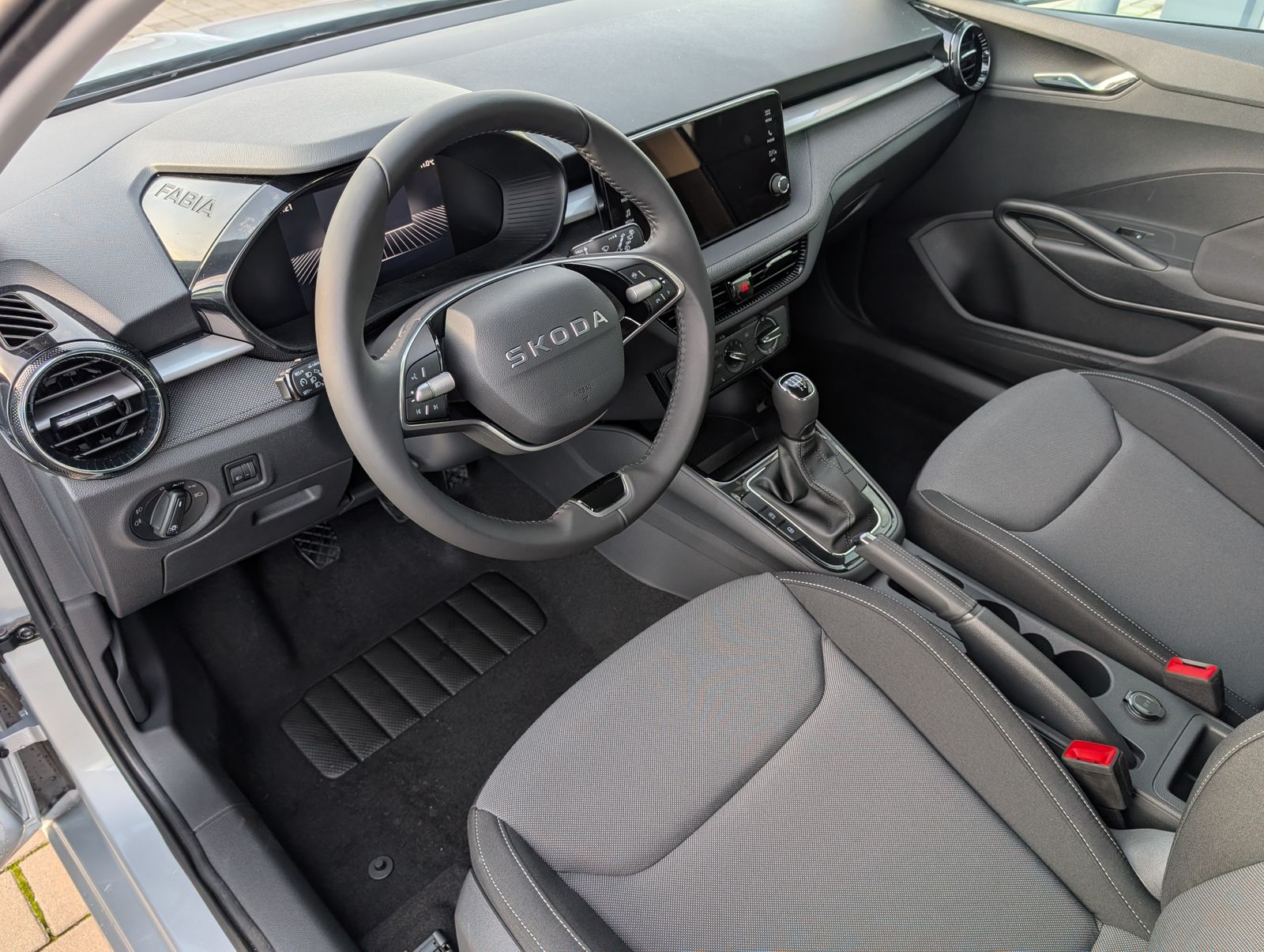 Fahrzeugabbildung SKODA Fabia Selection Kamera Parksensoren SHZ 4J Garantie