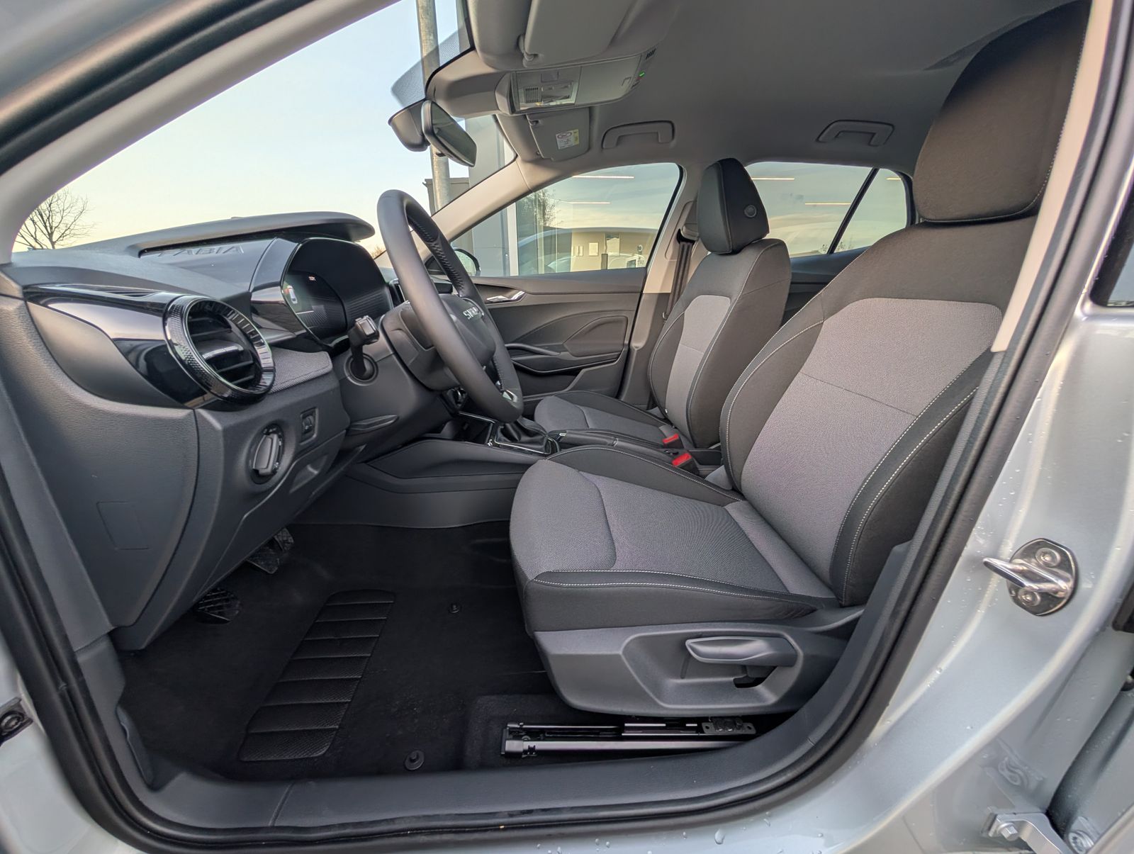 Fahrzeugabbildung SKODA Fabia Selection Kamera Parksensoren SHZ 4J Garantie