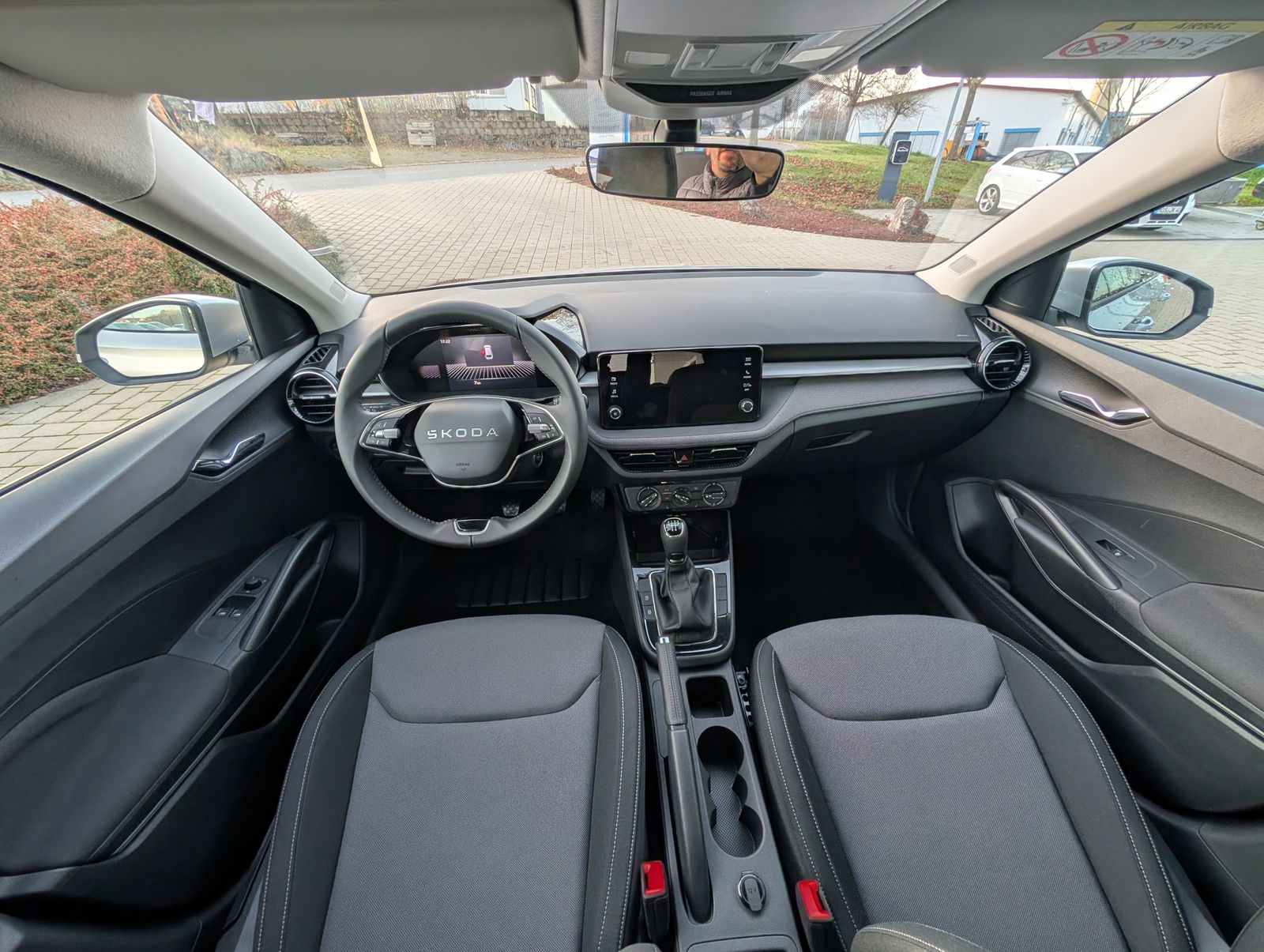 Fahrzeugabbildung SKODA Fabia Selection Kamera Parksensoren SHZ 4J Garantie