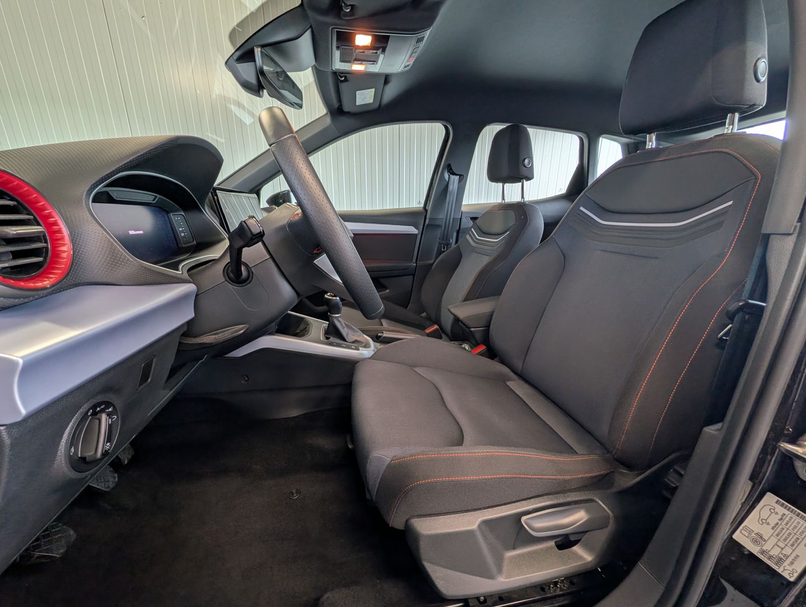 Fahrzeugabbildung SEAT Arona 1.0 TSI FR NAV RFK LED ACC FLA SHZ DLB GJR PARK