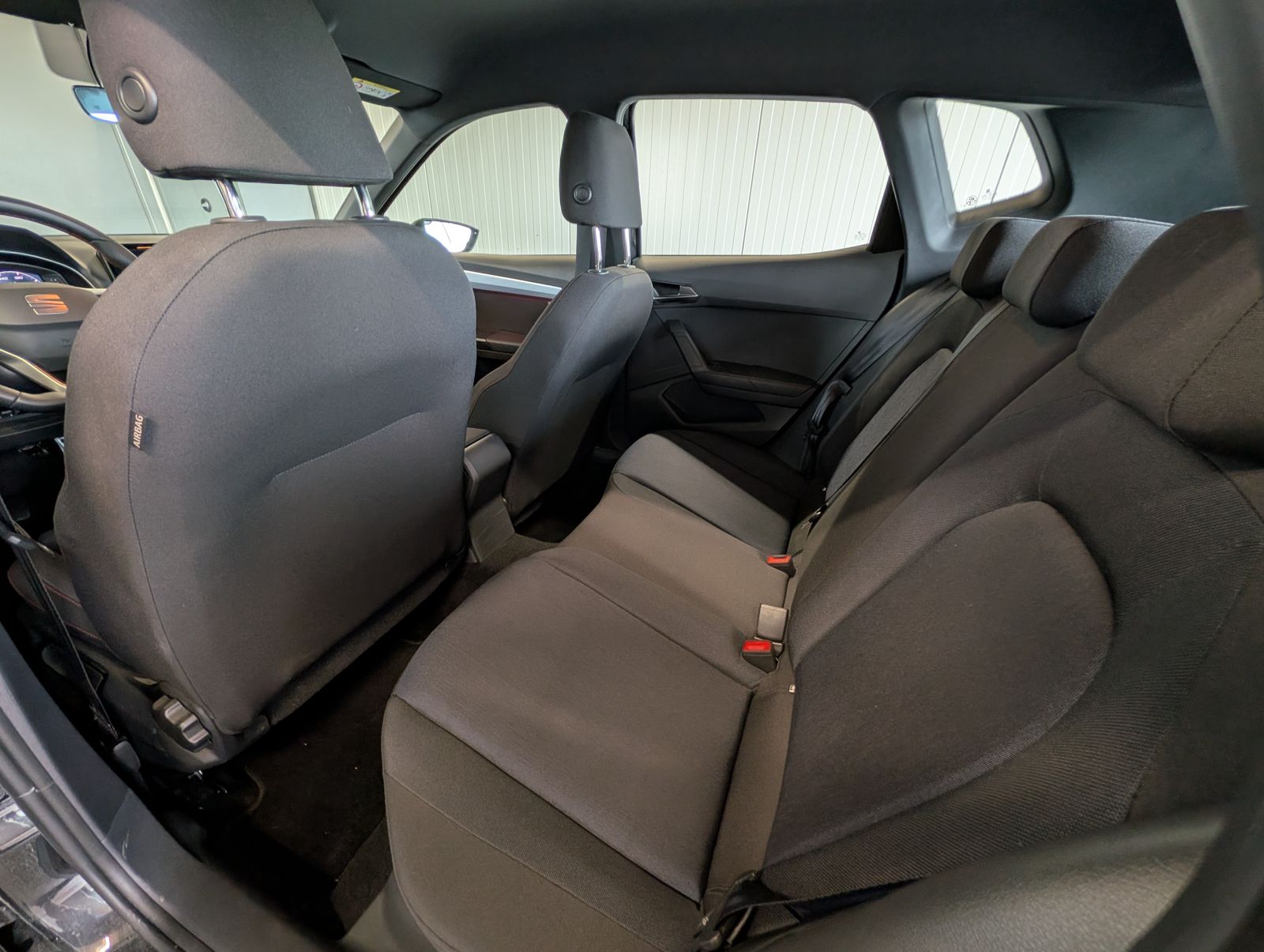 Fahrzeugabbildung SEAT Arona 1.0 TSI FR NAV RFK LED ACC FLA SHZ DLB GJR PARK
