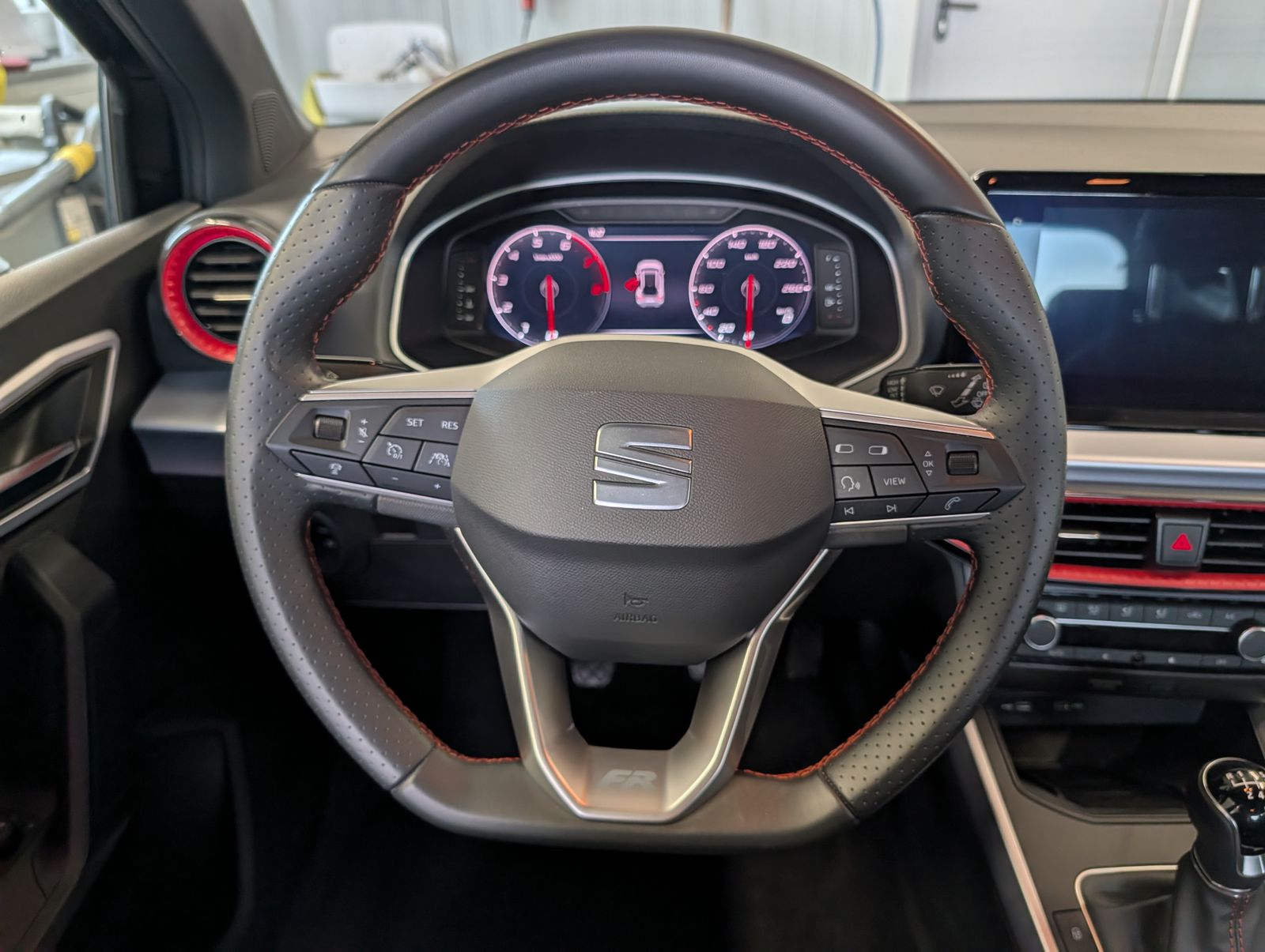Fahrzeugabbildung SEAT Arona 1.0 TSI FR NAV RFK LED ACC FLA SHZ DLB GJR PARK