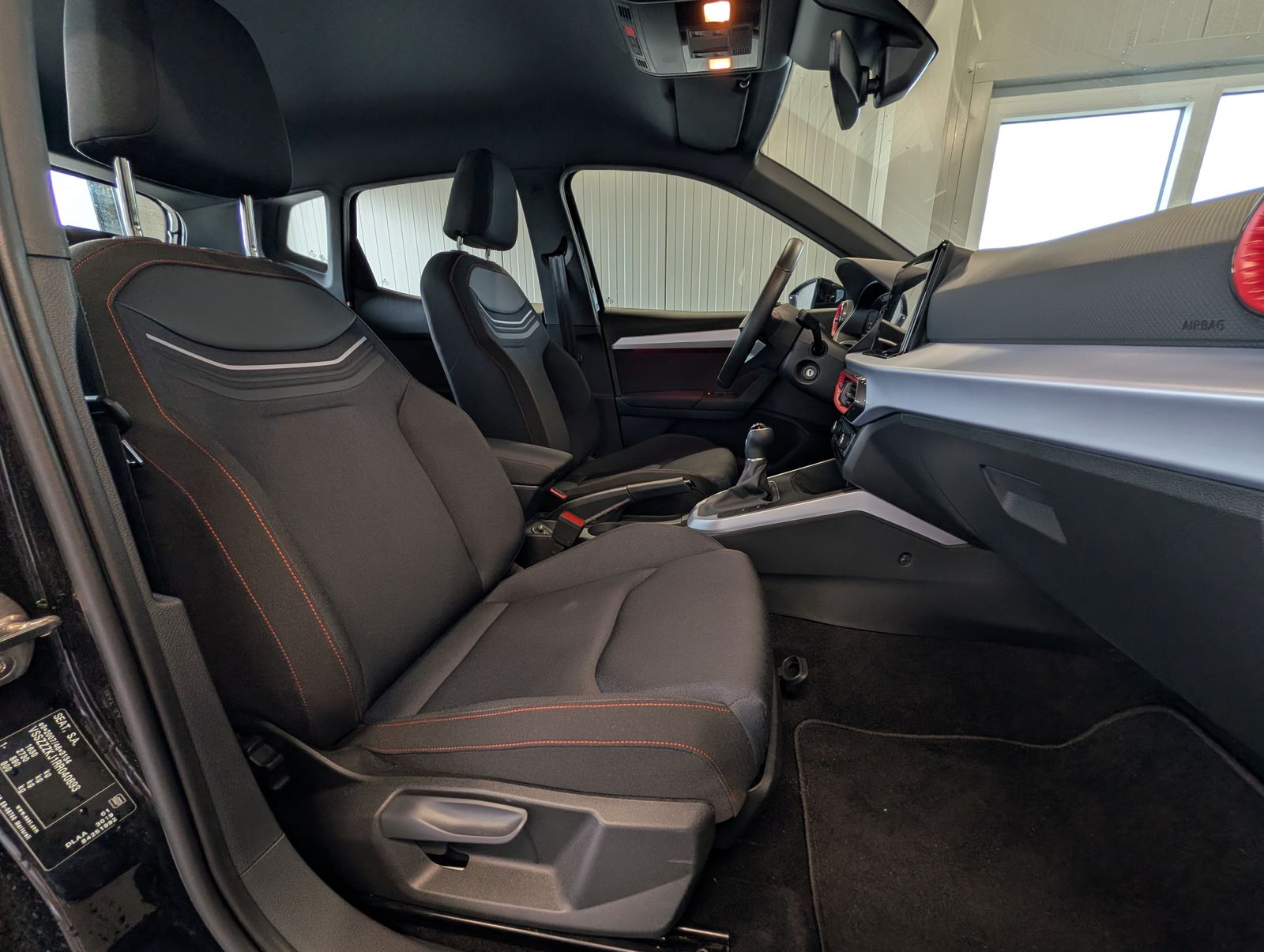 Fahrzeugabbildung SEAT Arona 1.0 TSI FR NAV RFK LED ACC FLA SHZ DLB GJR PARK