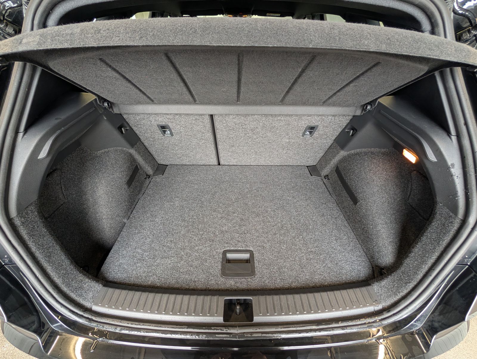 Fahrzeugabbildung SEAT Arona 1.0 TSI FR NAV RFK LED ACC FLA SHZ DLB GJR PARK