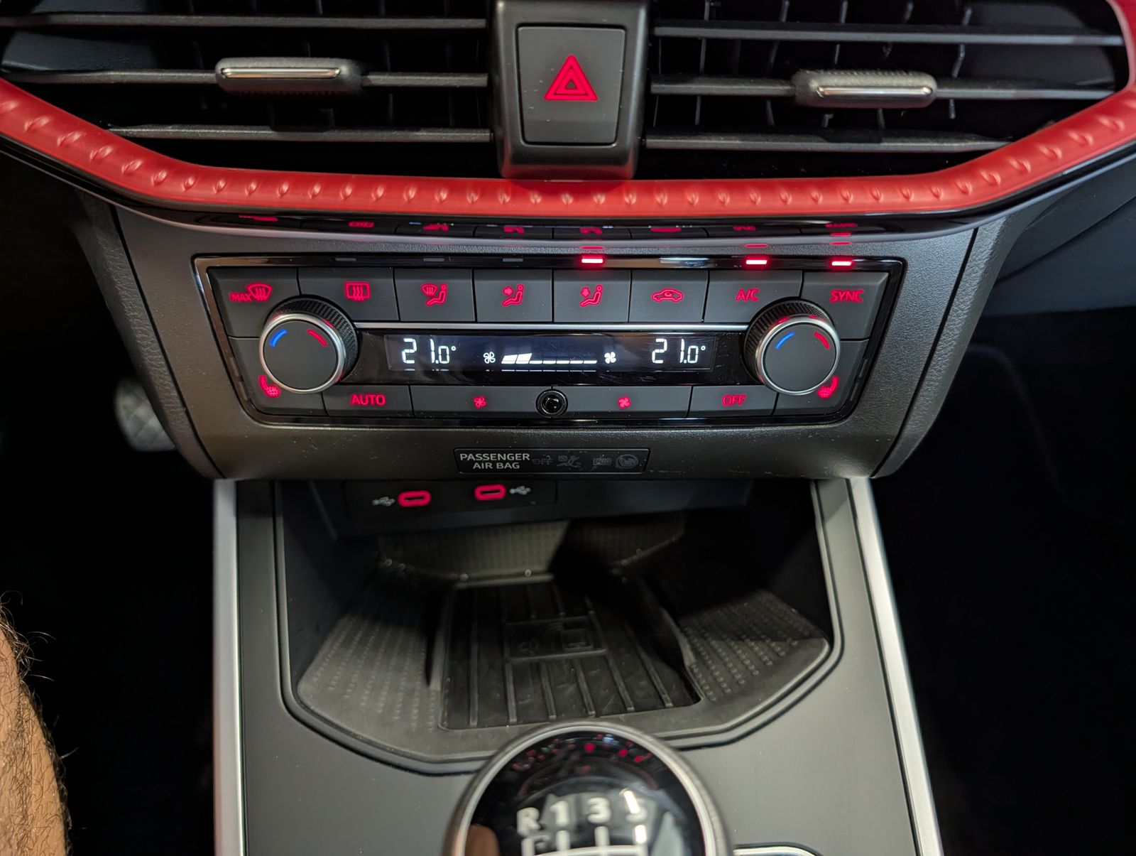 Fahrzeugabbildung SEAT Arona 1.0 TSI FR NAV RFK LED ACC FLA SHZ DLB GJR PARK