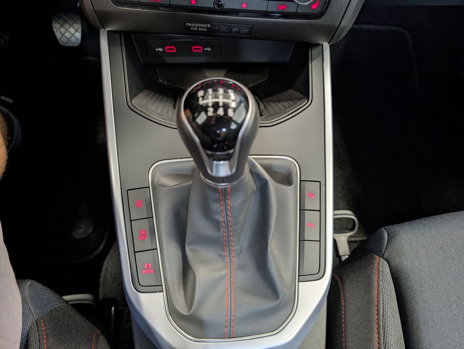 Fahrzeugabbildung SEAT Arona 1.0 TSI FR NAV RFK LED ACC FLA SHZ DLB GJR PARK