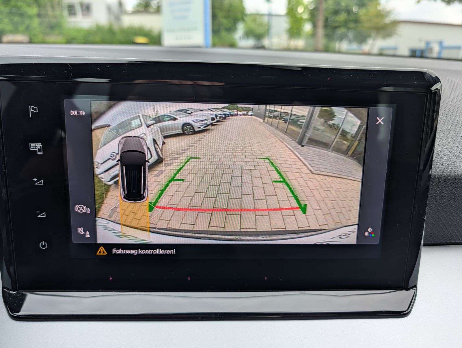 Fahrzeugabbildung SEAT Arona 1.0 TSI FR NAV RFK LED ACC FLA SHZ DLB GJR PARK