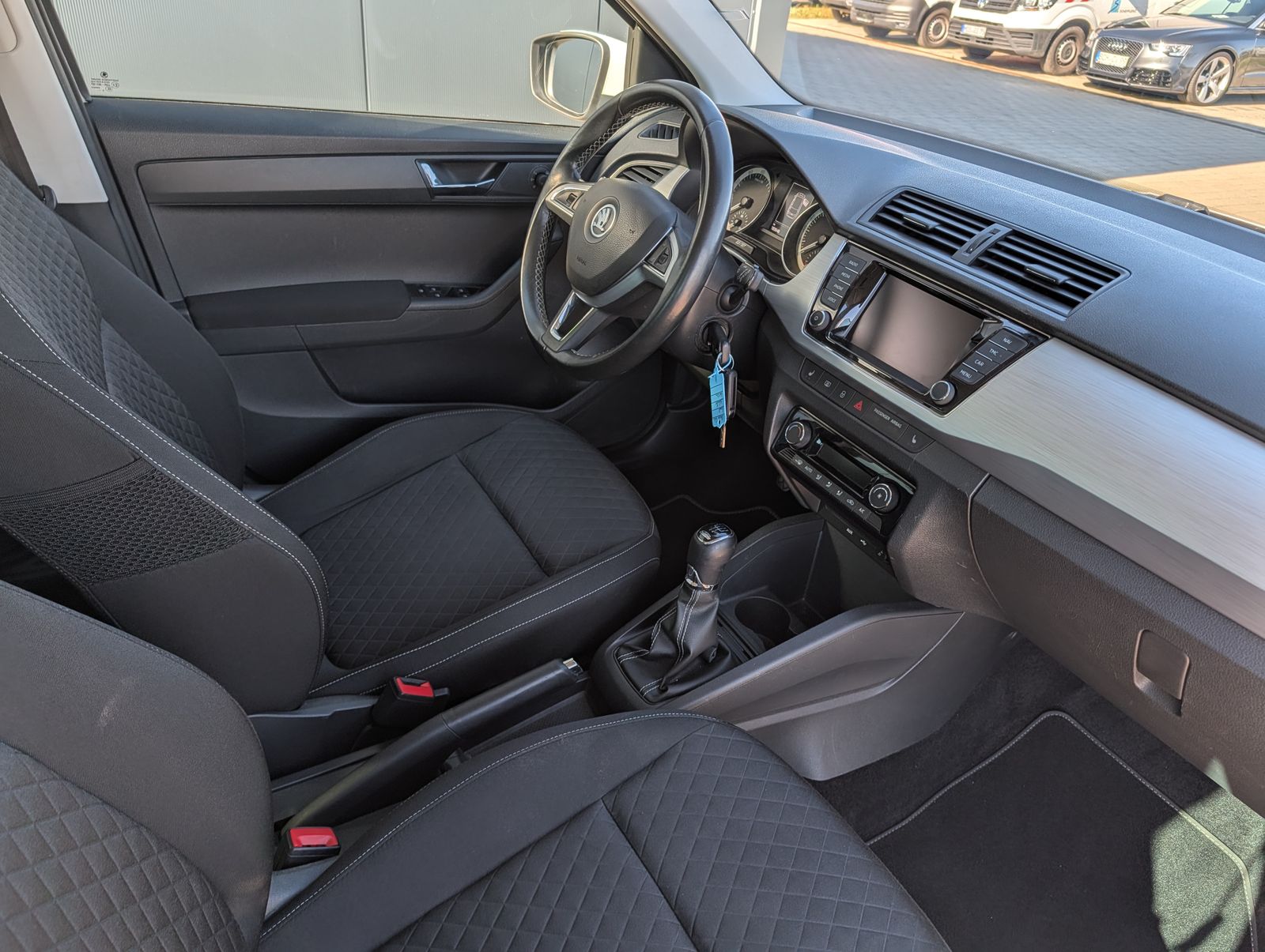 Fahrzeugabbildung SKODA Fabia Fabia Combi 1.2 TSI Edition AHK NAV SHZ PDC