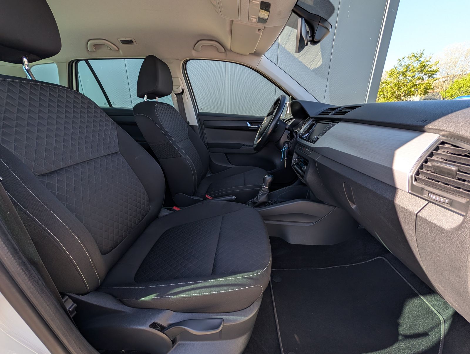 Fahrzeugabbildung SKODA Fabia Fabia Combi 1.2 TSI Edition AHK NAV SHZ PDC