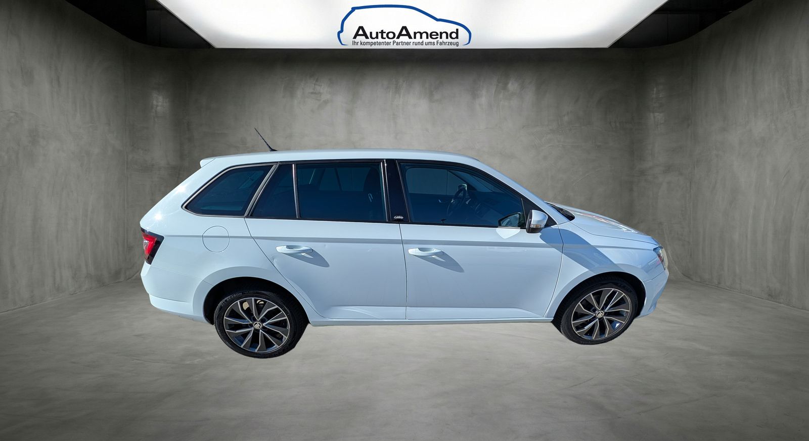 Fahrzeugabbildung SKODA Fabia Fabia Combi 1.2 TSI Edition AHK NAV SHZ PDC