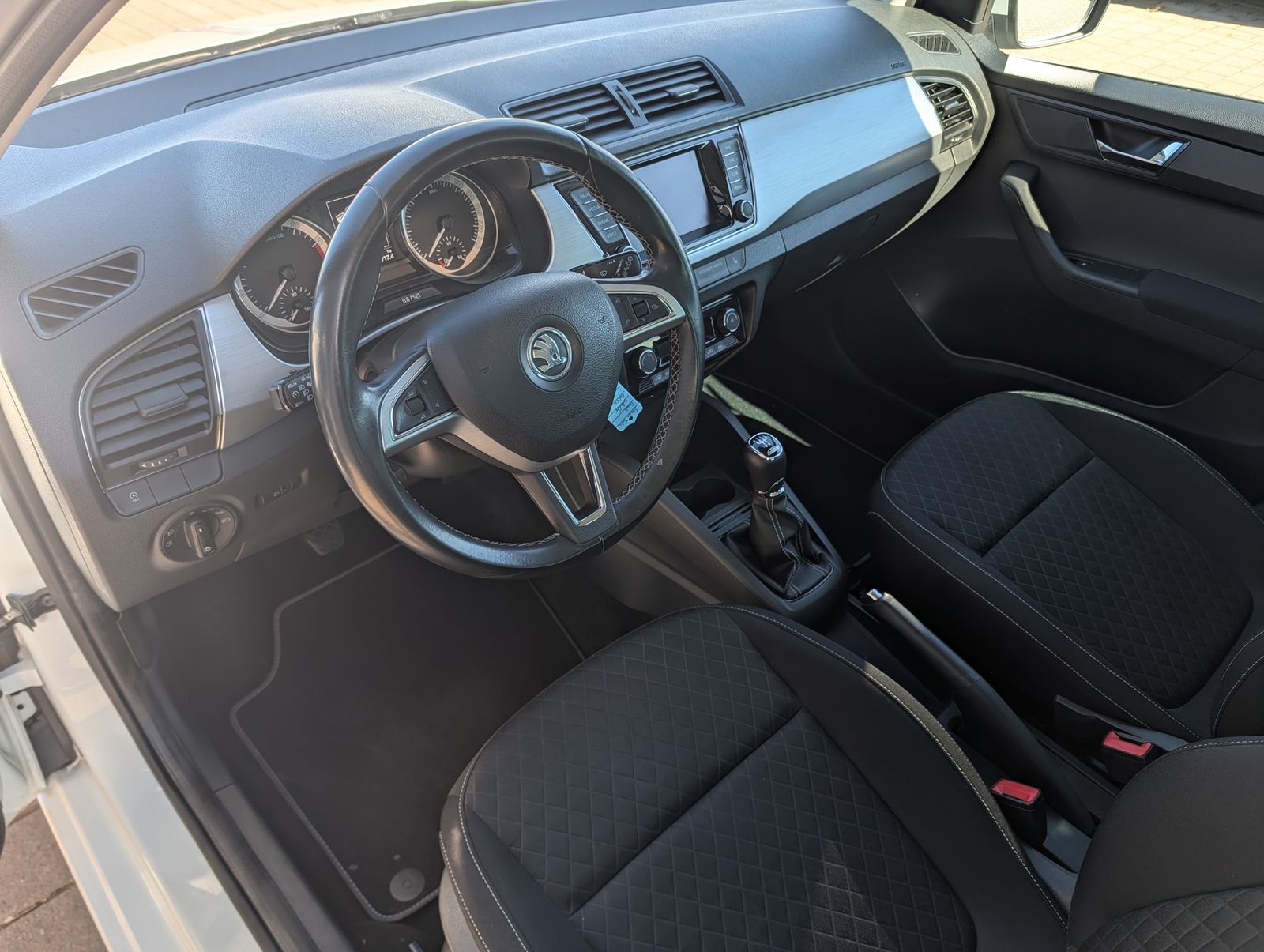 Fahrzeugabbildung SKODA Fabia Fabia Combi 1.2 TSI Edition AHK NAV SHZ PDC