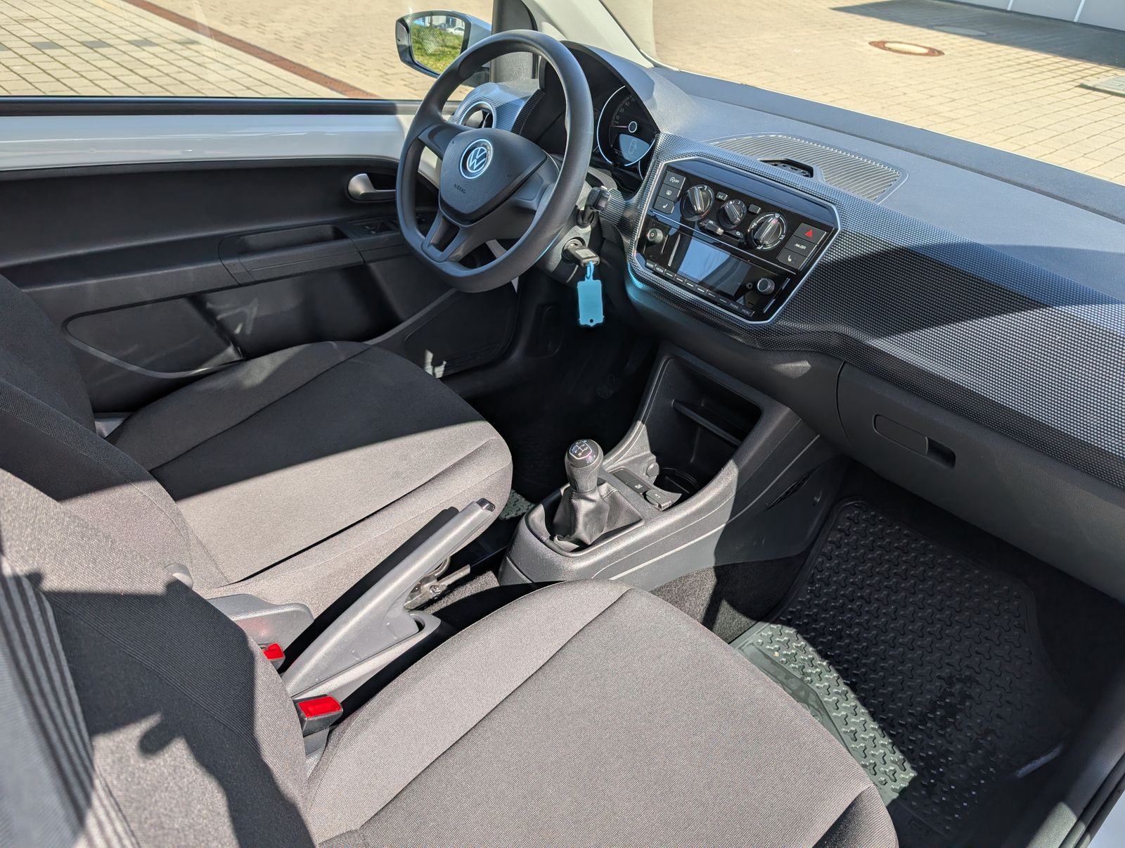 Fahrzeugabbildung Volkswagen up up! move up! 1.0 MPI Kamera SHZ PDC Tempomat GJR