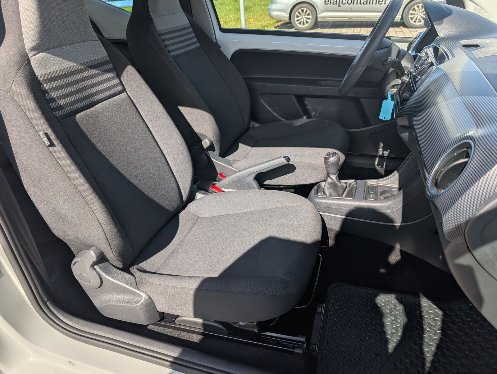 Fahrzeugabbildung Volkswagen up up! move up! 1.0 MPI Kamera SHZ PDC Tempomat GJR