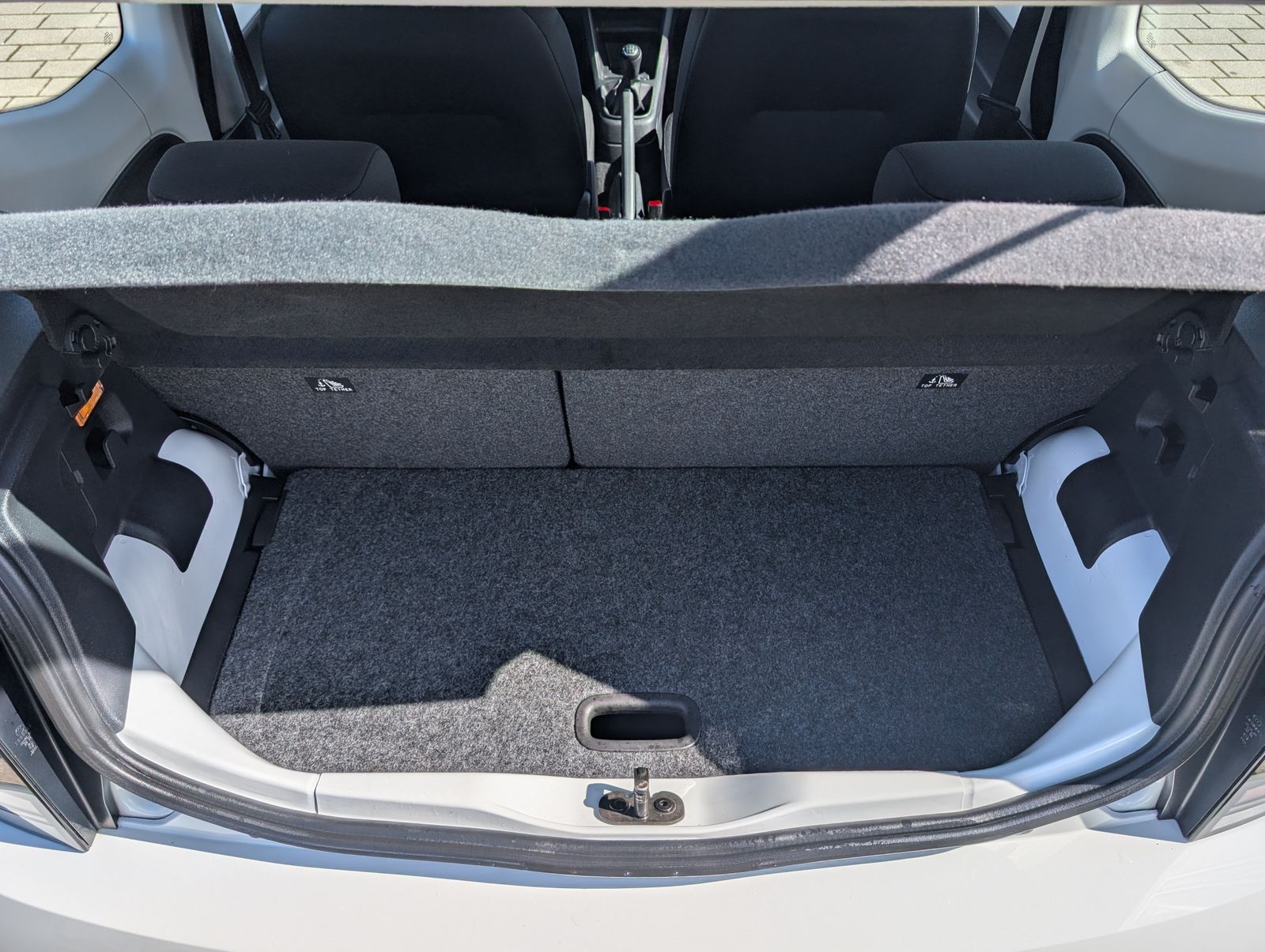 Fahrzeugabbildung Volkswagen up up! move up! 1.0 MPI Kamera SHZ PDC Tempomat GJR