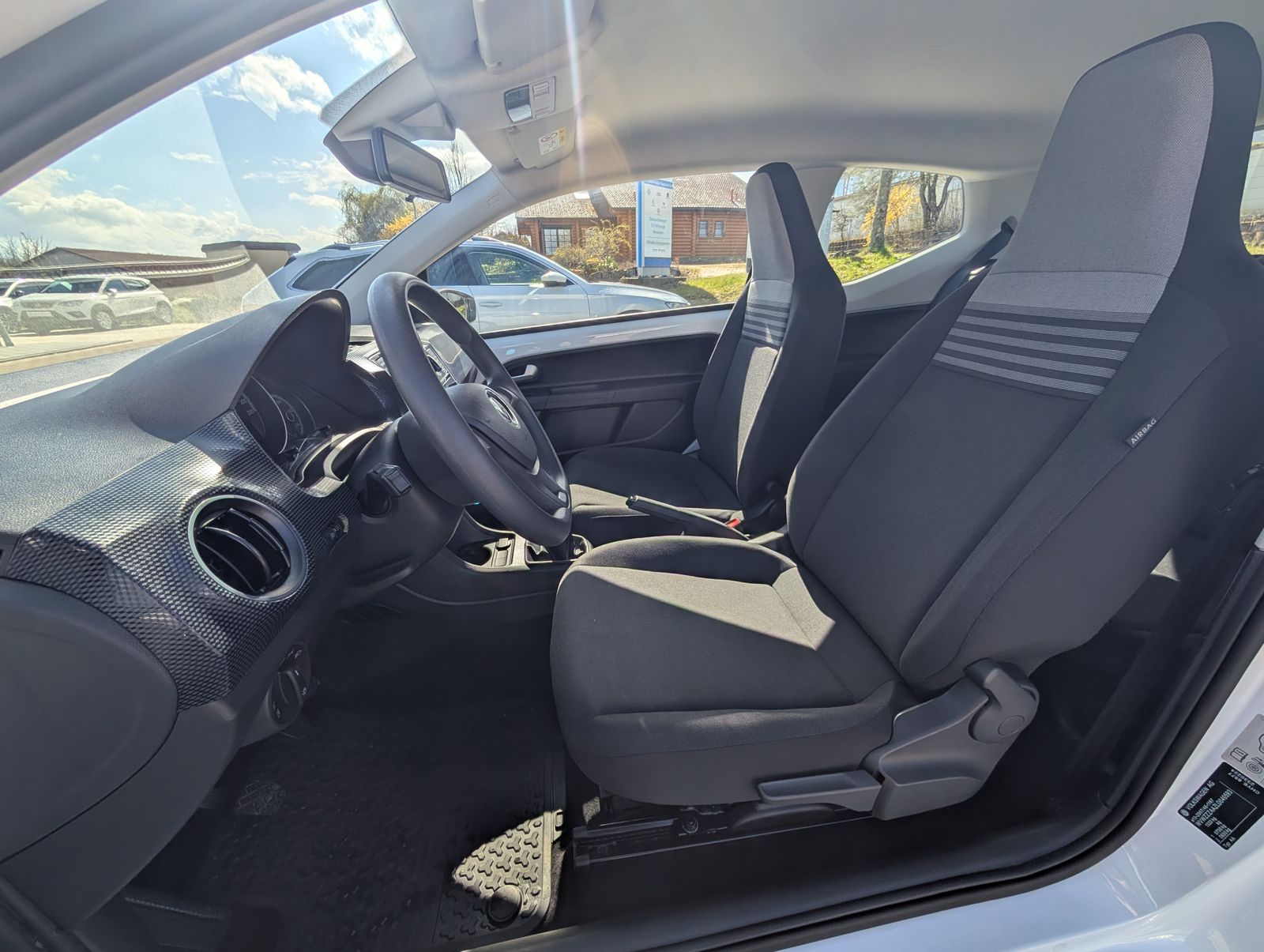 Fahrzeugabbildung Volkswagen up up! move up! 1.0 MPI Kamera SHZ PDC Tempomat GJR