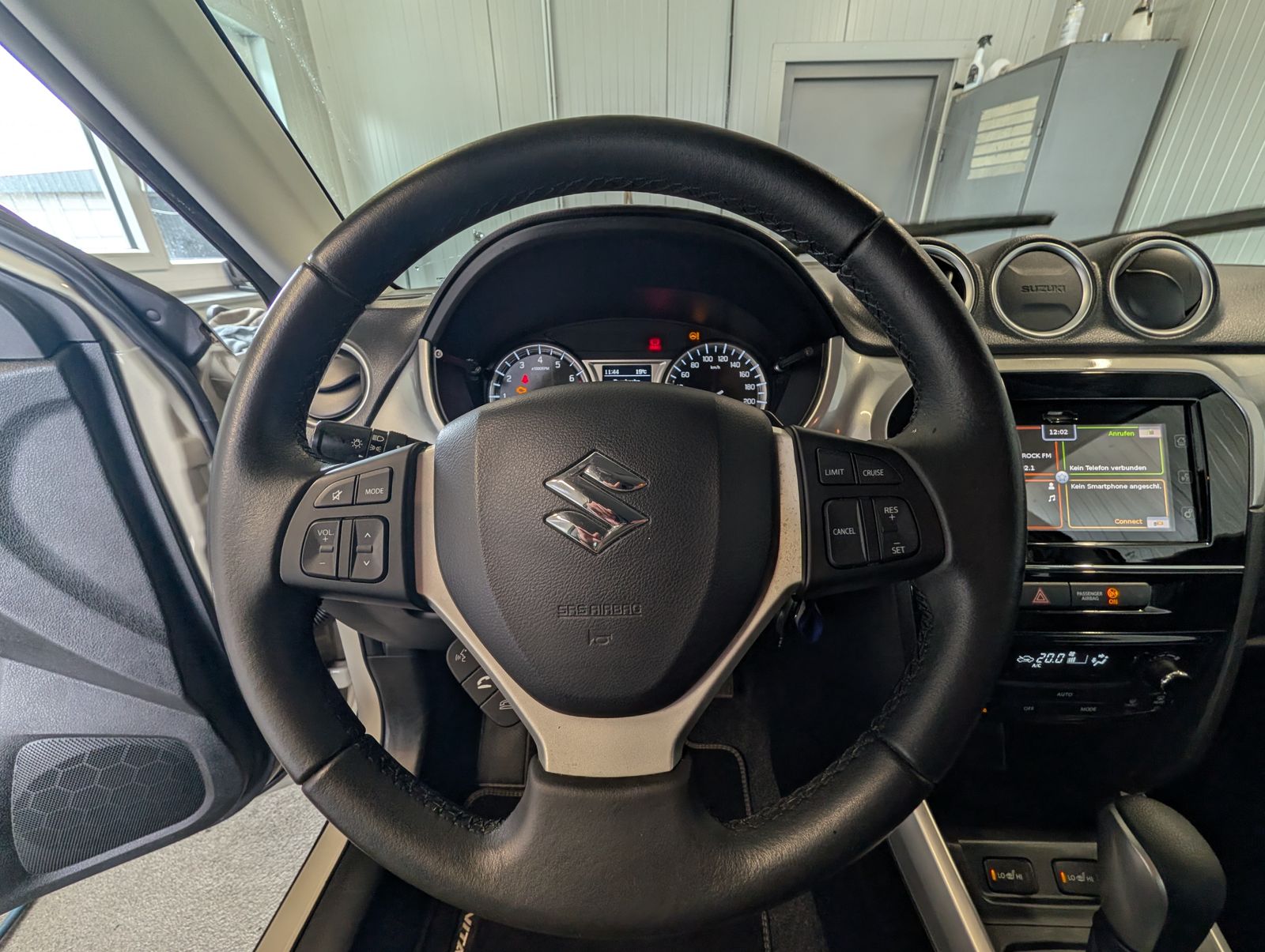 Fahrzeugabbildung Suzuki Vitara 1.6 Comfort 4x2 SHZ Kamera Tempomat Klimaautomatik LMK Carplay Android Auto