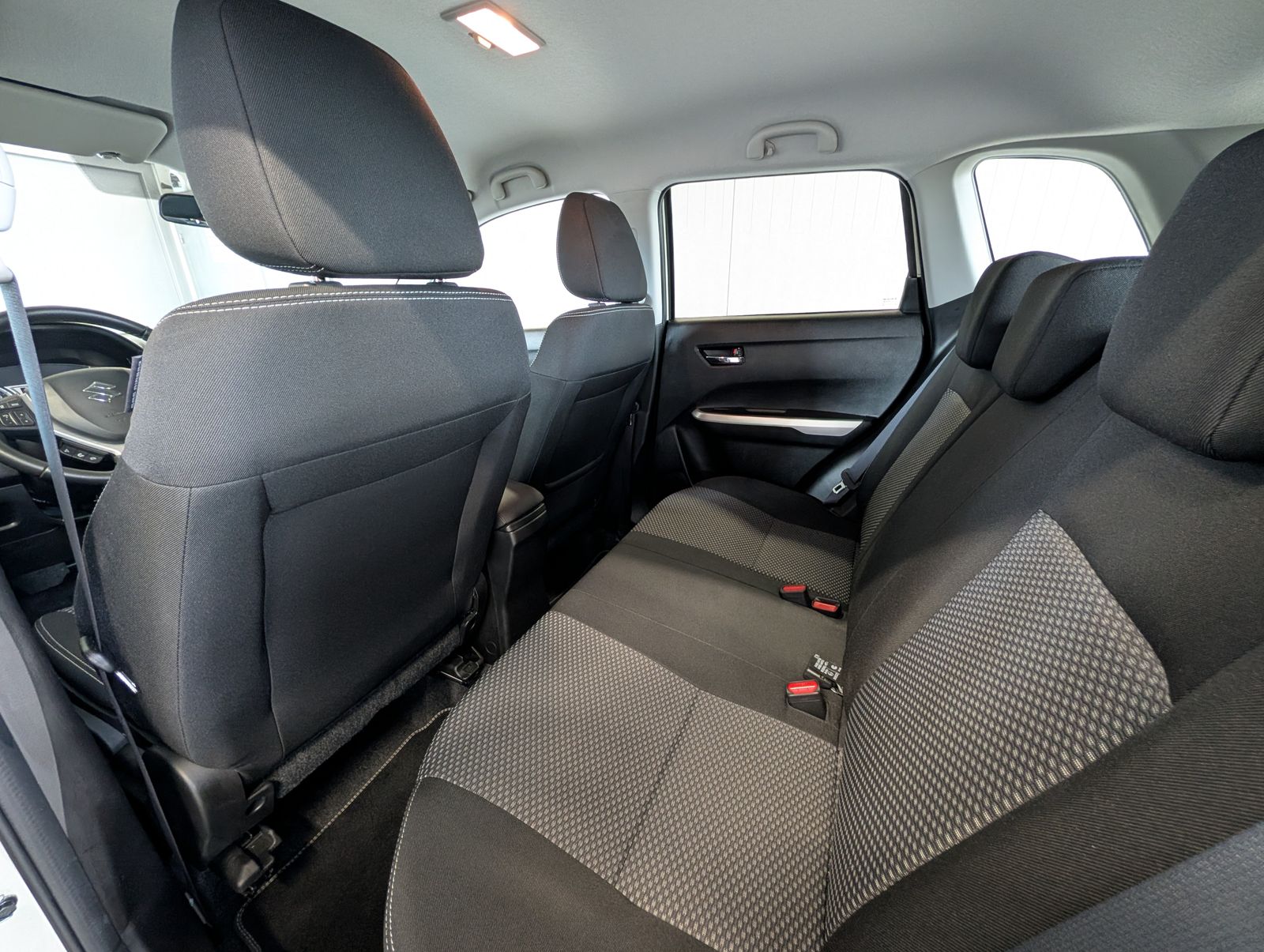 Fahrzeugabbildung Suzuki Vitara 1.6 Comfort 4x2 SHZ Kamera Tempomat Klimaautomatik LMK Carplay Android Auto