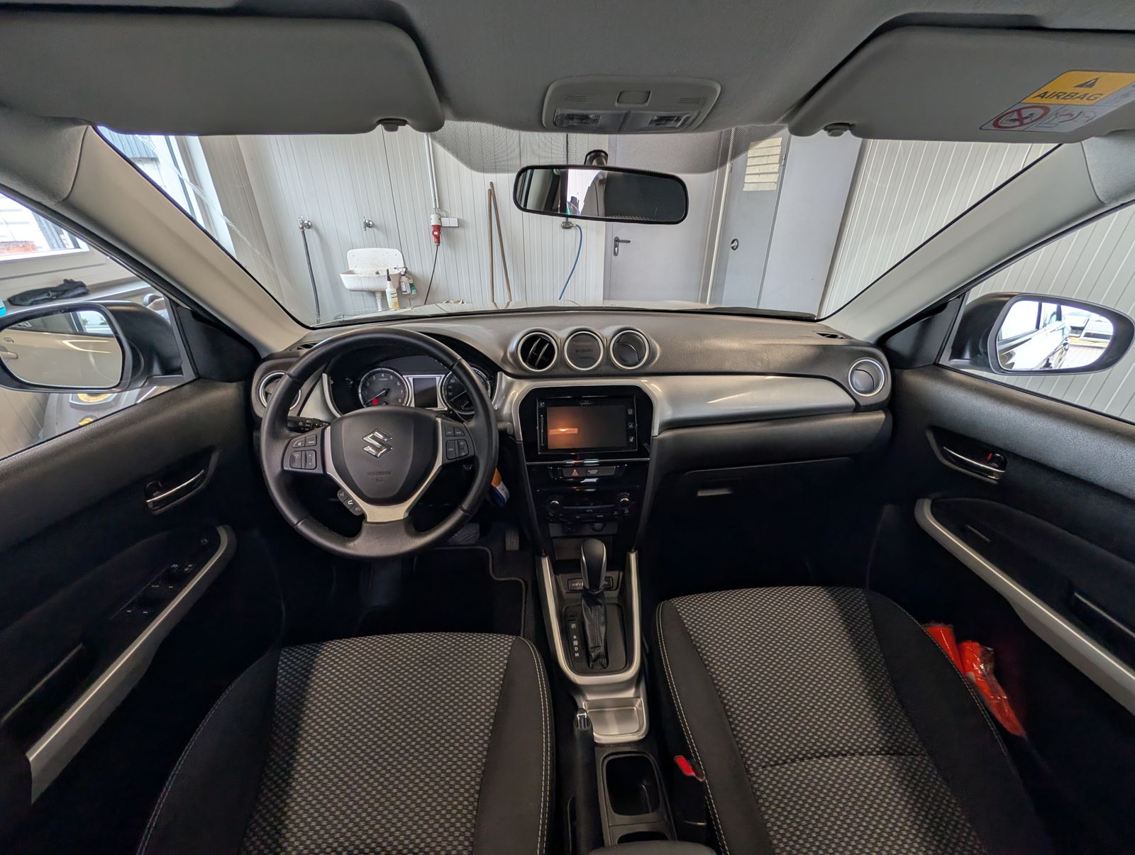 Fahrzeugabbildung Suzuki Vitara 1.6 Comfort 4x2 SHZ Kamera Tempomat Klimaautomatik LMK Carplay Android Auto