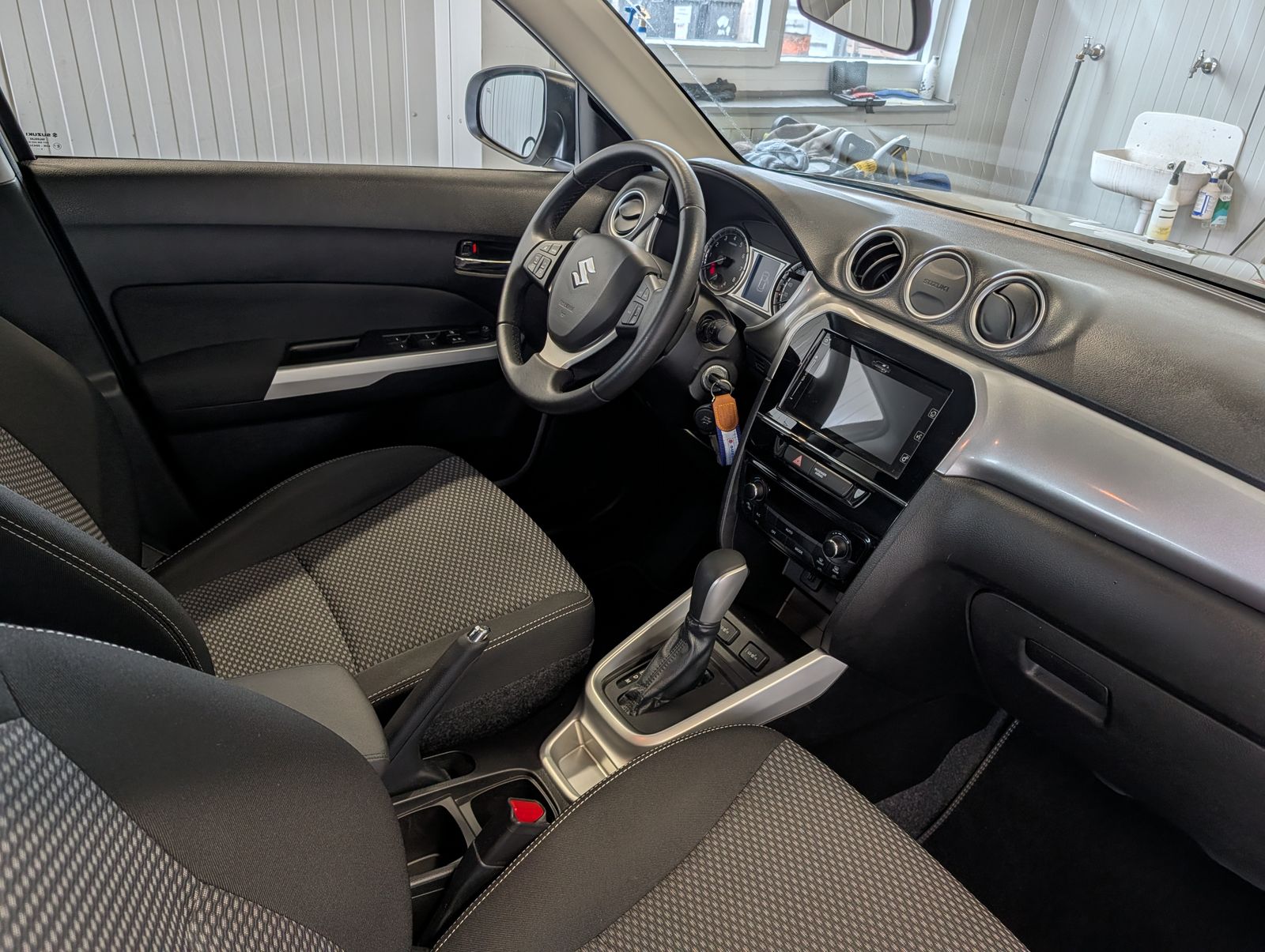 Fahrzeugabbildung Suzuki Vitara 1.6 Comfort 4x2 SHZ Kamera Tempomat Klimaautomatik LMK Carplay Android Auto