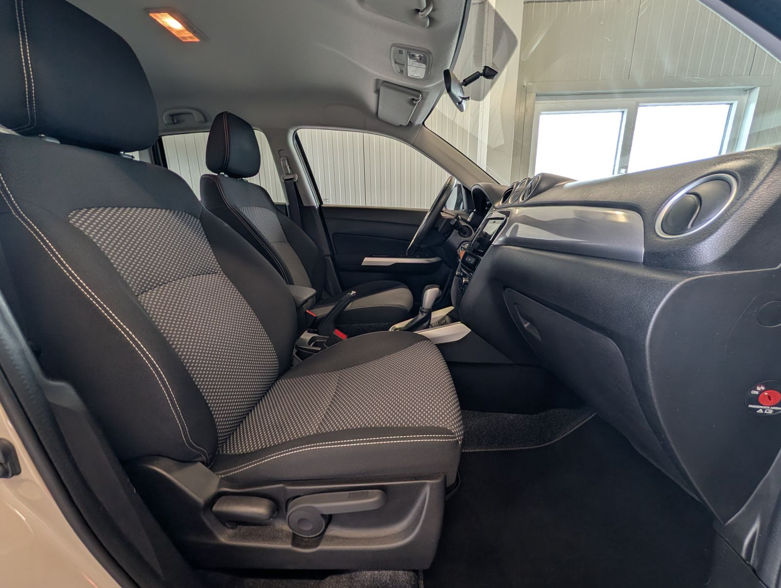 Fahrzeugabbildung Suzuki Vitara 1.6 Comfort 4x2 SHZ Kamera Tempomat Klimaautomatik LMK Carplay Android Auto