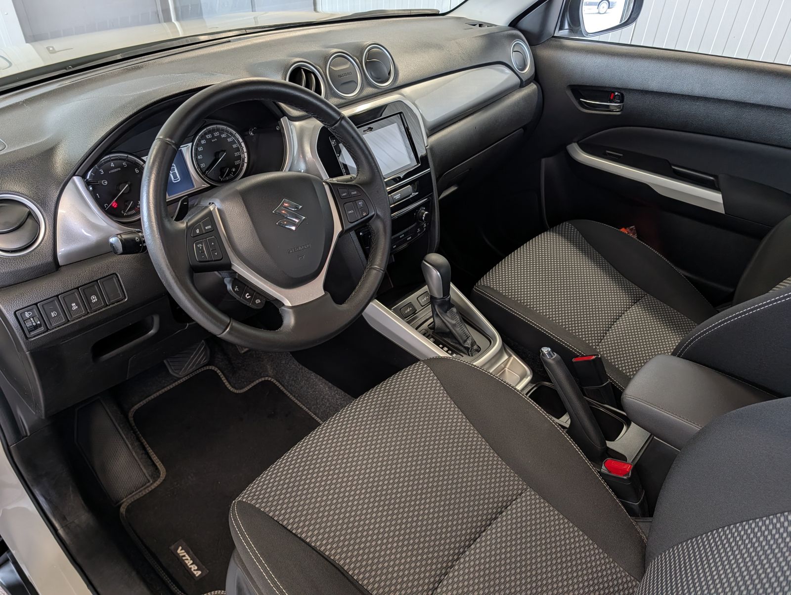 Fahrzeugabbildung Suzuki Vitara 1.6 Comfort 4x2 SHZ Kamera Tempomat Klimaautomatik LMK Carplay Android Auto