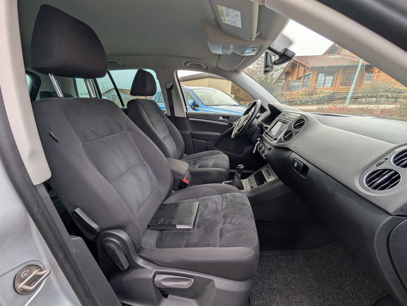 Fahrzeugabbildung Volkswagen Tiguan Tiguan 1.4 TSI BMT Sport & Style AHK PDC NAV PDC