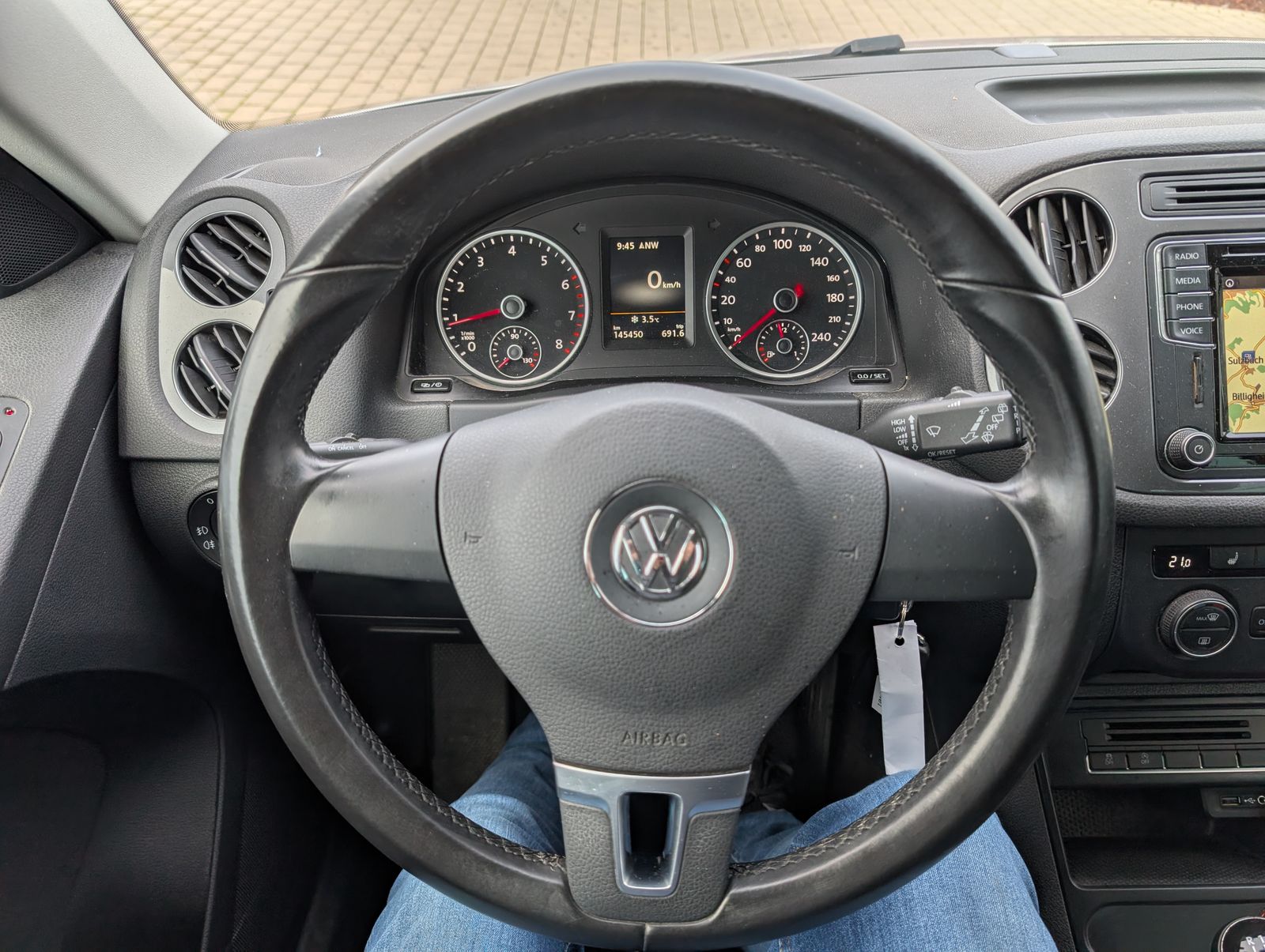 Fahrzeugabbildung Volkswagen Tiguan Tiguan 1.4 TSI BMT Sport & Style AHK PDC NAV PDC