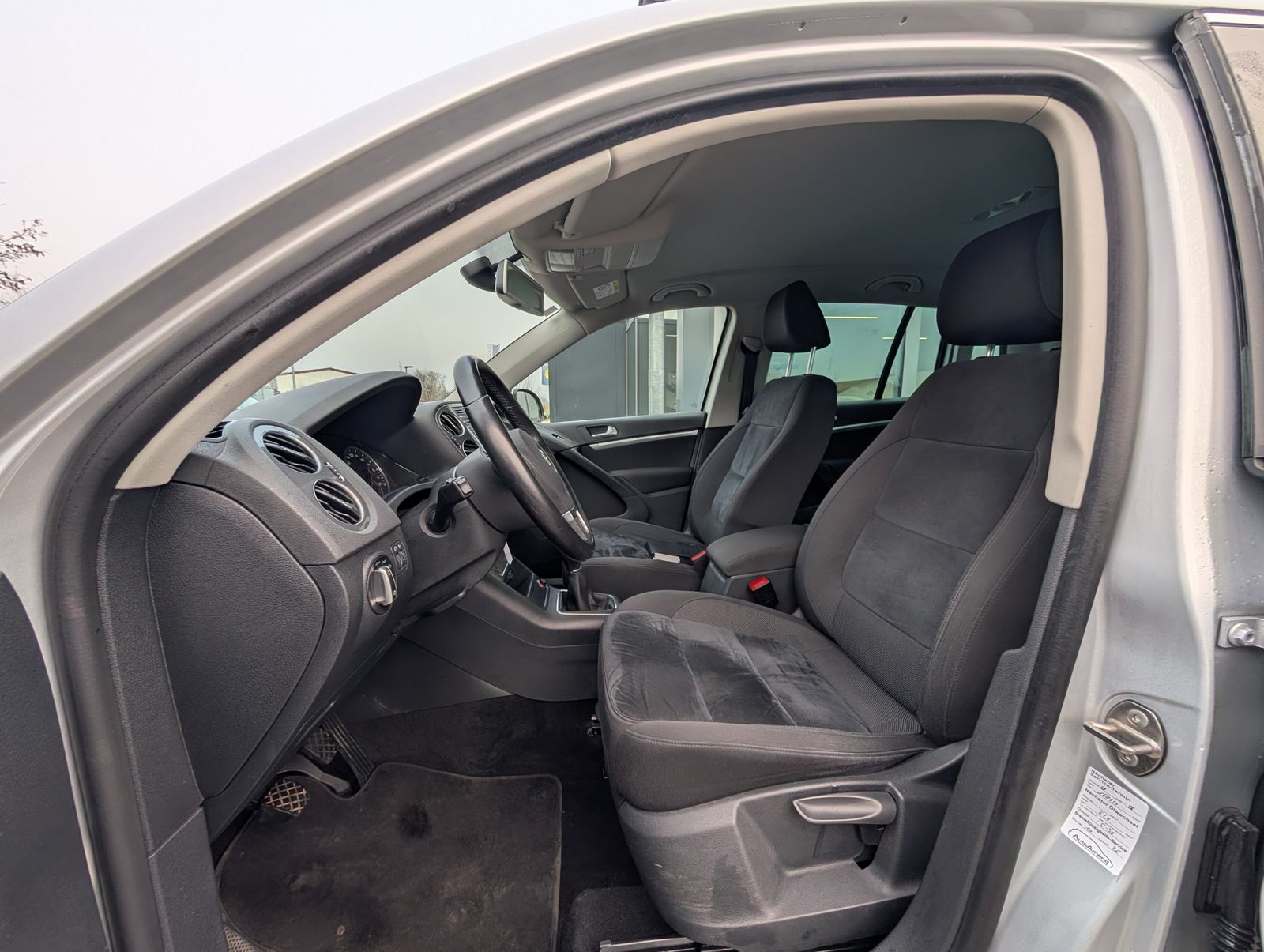 Fahrzeugabbildung Volkswagen Tiguan Tiguan 1.4 TSI BMT Sport & Style AHK PDC NAV PDC