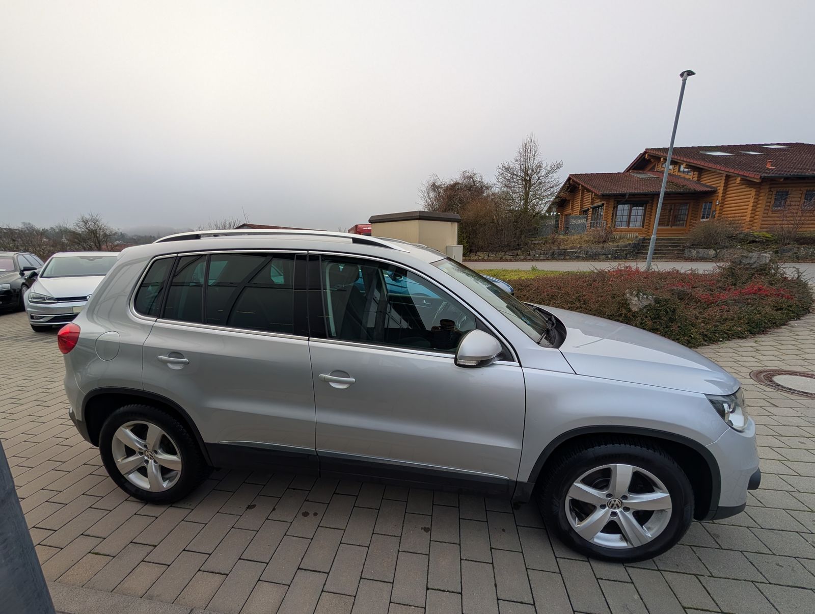 Fahrzeugabbildung Volkswagen Tiguan Tiguan 1.4 TSI BMT Sport & Style AHK PDC NAV PDC