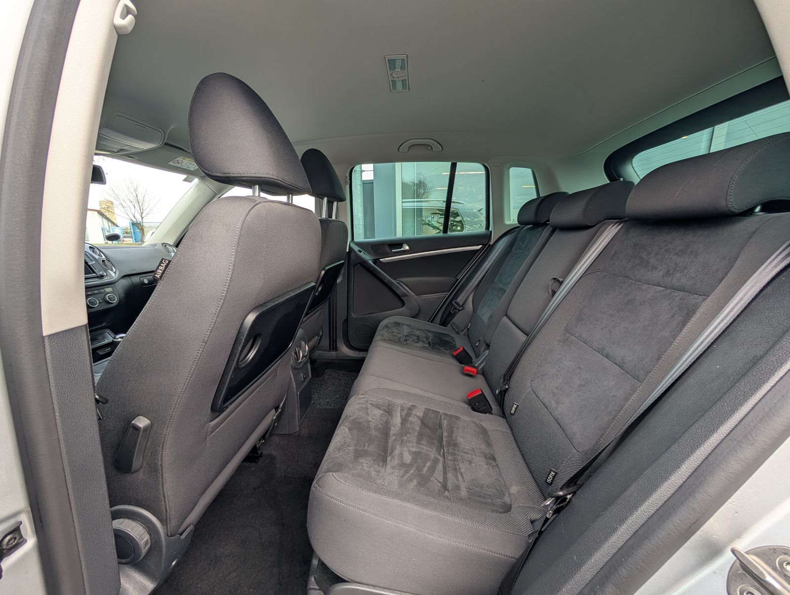 Fahrzeugabbildung Volkswagen Tiguan Tiguan 1.4 TSI BMT Sport & Style AHK PDC NAV PDC