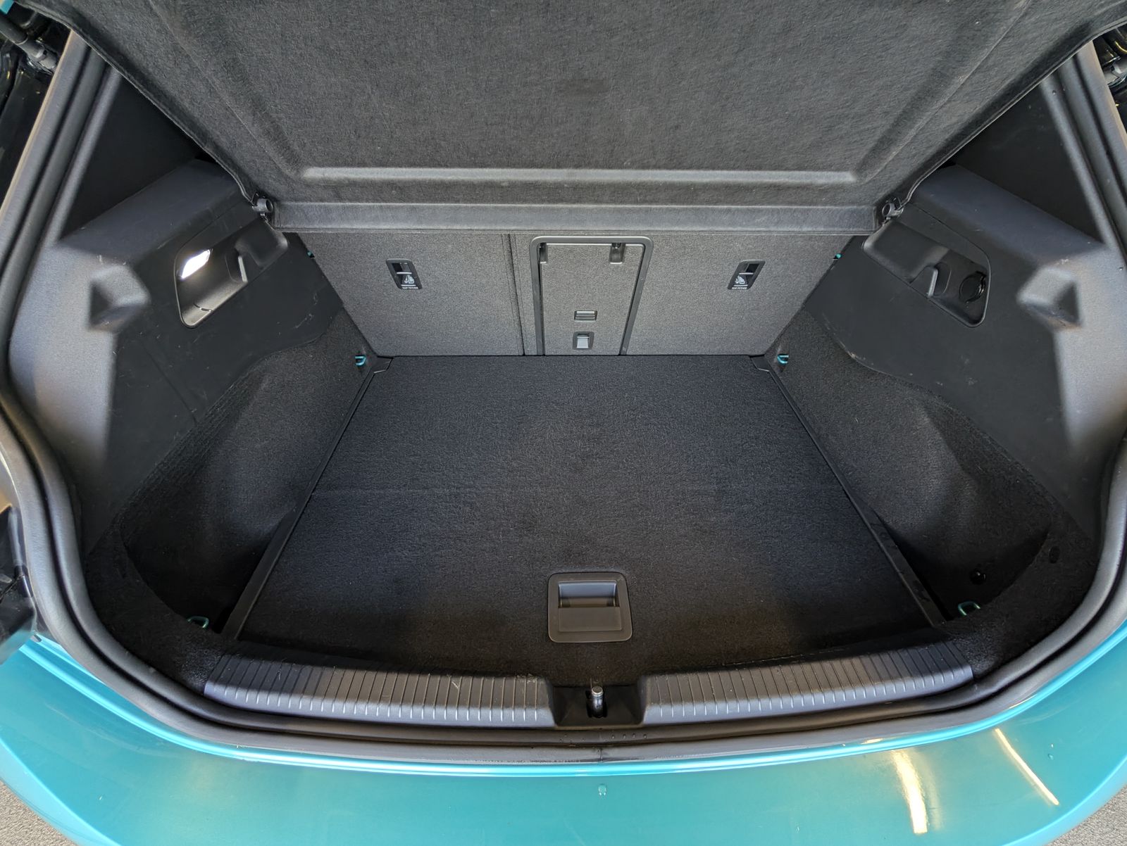 Fahrzeugabbildung Volkswagen ID.3 ID.3 Pro Performance AHK Assistenz-Paket Wärmepumpe Infotainment-Paket Plus