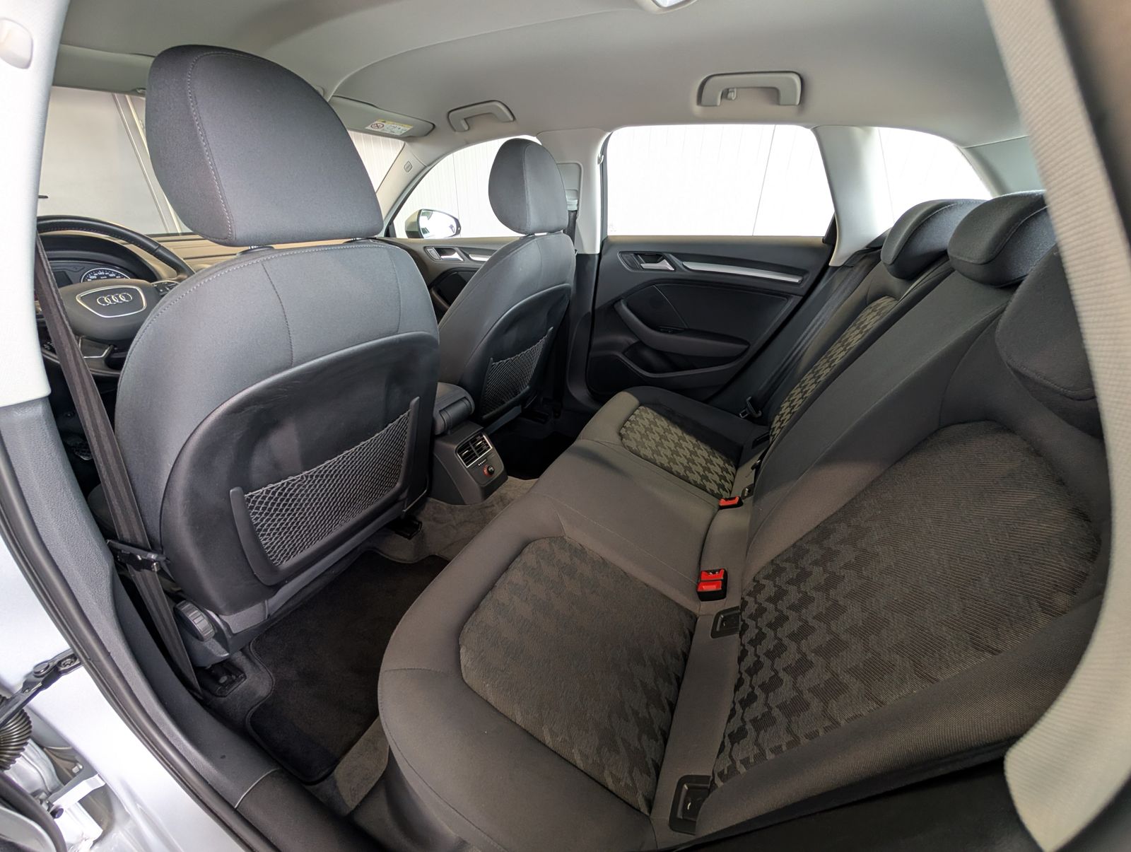 Fahrzeugabbildung Audi A3 Sportback 1.6 TDI Attraction NAVI SHZ Xenon AHK