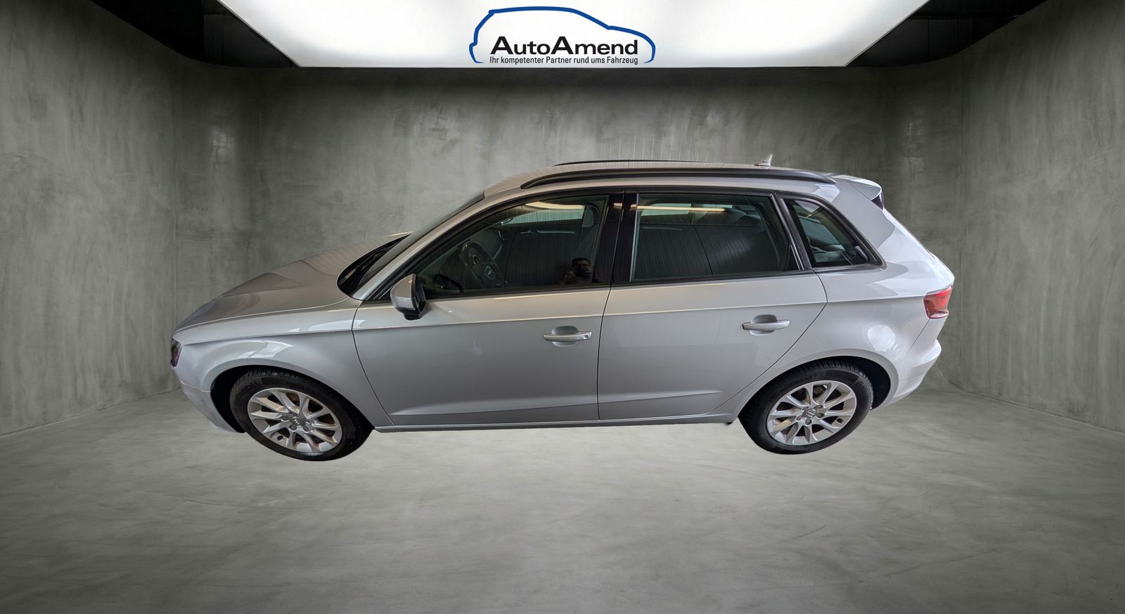 Fahrzeugabbildung Audi A3 Sportback 1.6 TDI Attraction NAVI SHZ Xenon AHK
