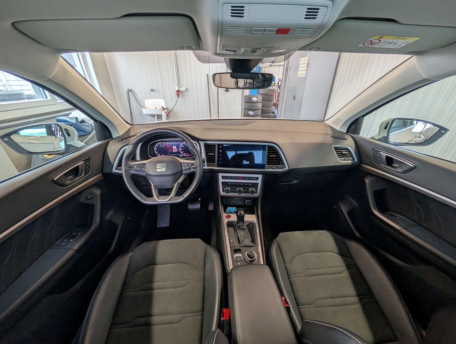 Fahrzeugabbildung SEAT Ateca 1.5 TSI DSG Xperience AHK NAV ACC SHZ PARK Pano