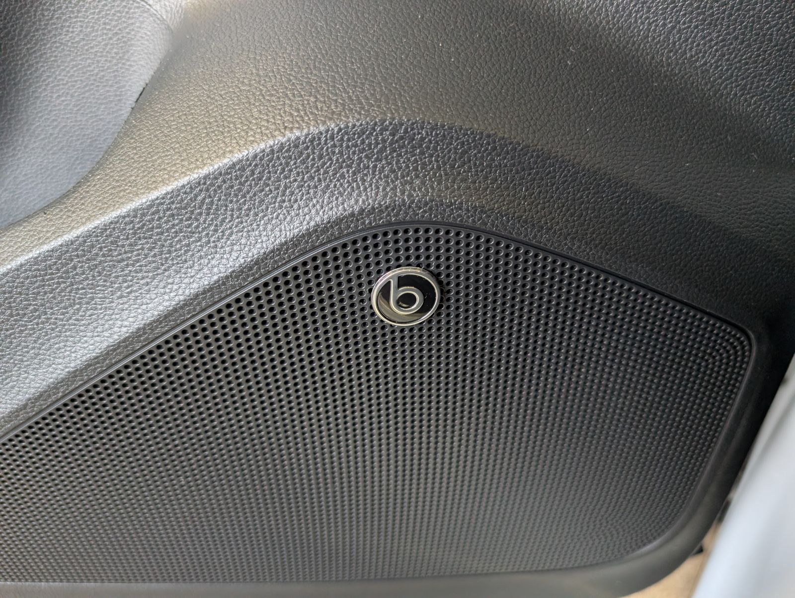 Fahrzeugabbildung SEAT Ateca 1.5 TSI DSG Xperience AHK NAV ACC SHZ PARK Pano