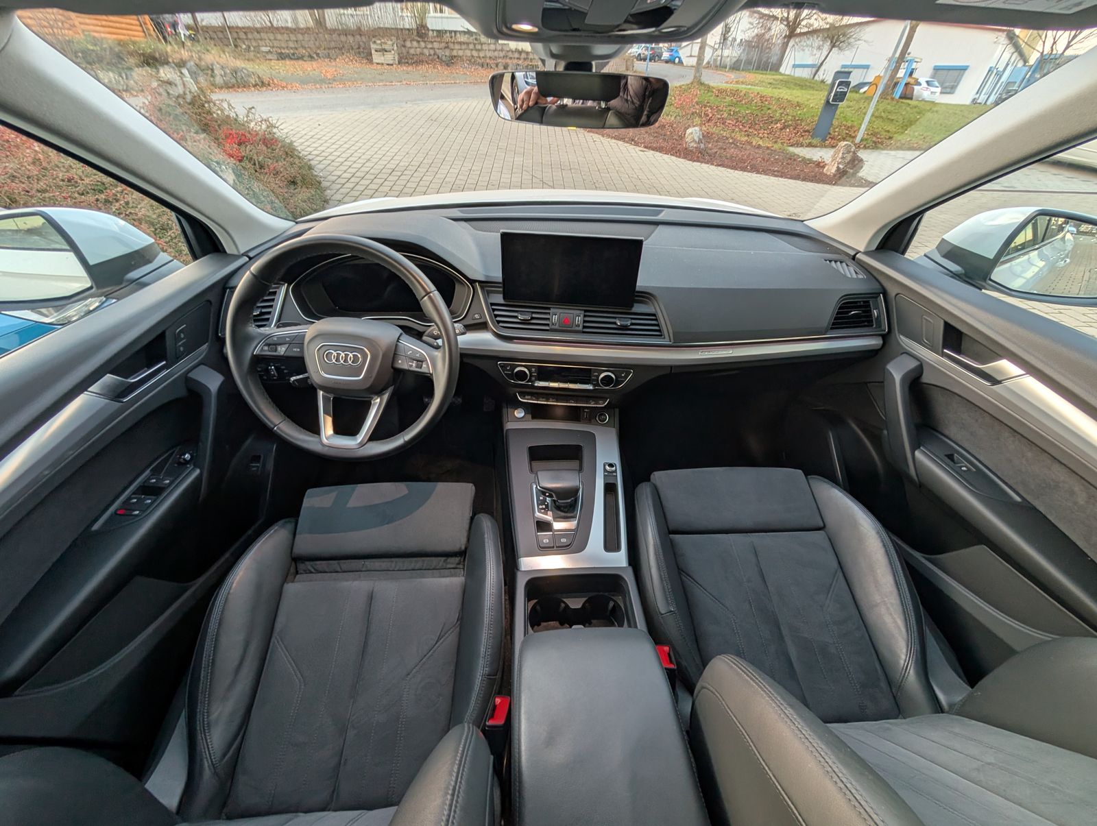 Fahrzeugabbildung Audi Q5 40 TDI quattro S line MATRIX RFK PDC el. Heckk