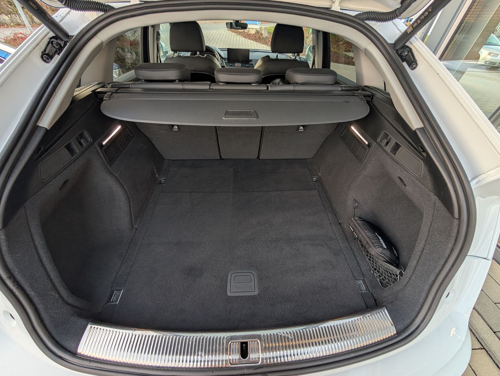 Fahrzeugabbildung Audi Q5 40 TDI quattro S line MATRIX RFK PDC el. Heckk