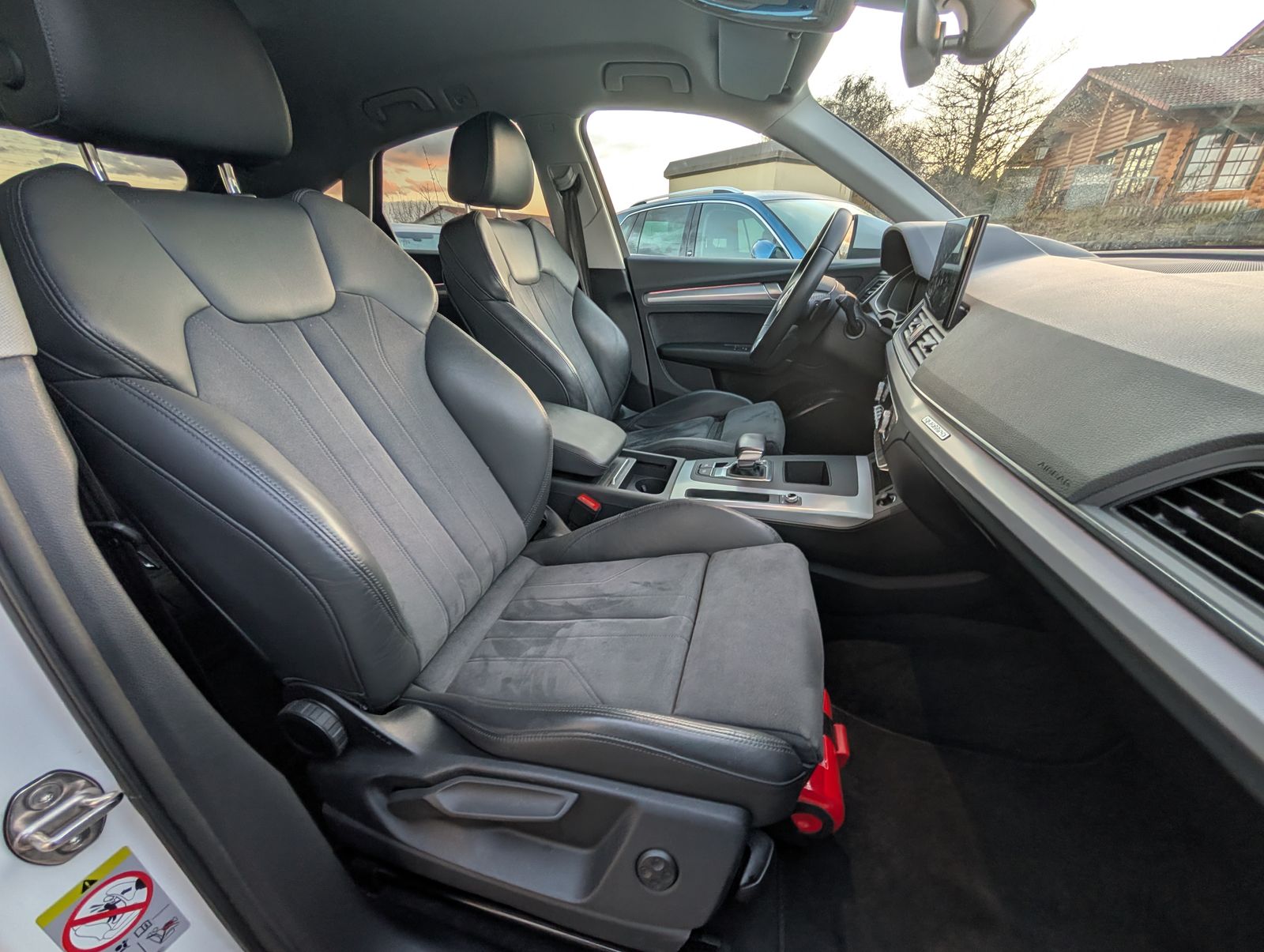 Fahrzeugabbildung Audi Q5 40 TDI quattro S line MATRIX RFK PDC el. Heckk