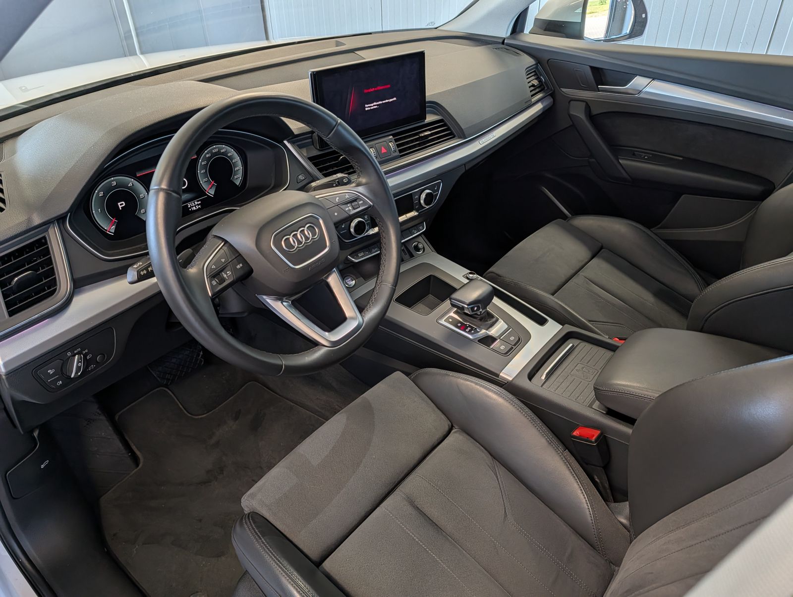 Fahrzeugabbildung Audi Q5 40 TDI quattro S line MATRIX RFK PDC el. Heckk