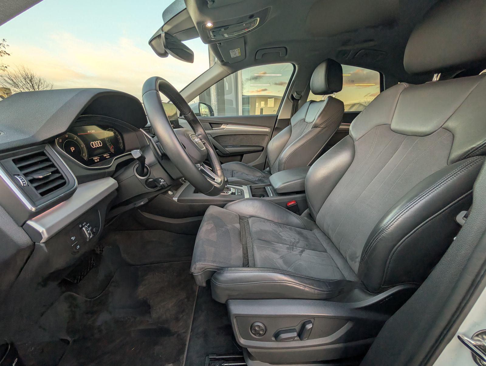 Fahrzeugabbildung Audi Q5 40 TDI quattro S line MATRIX RFK PDC el. Heckk