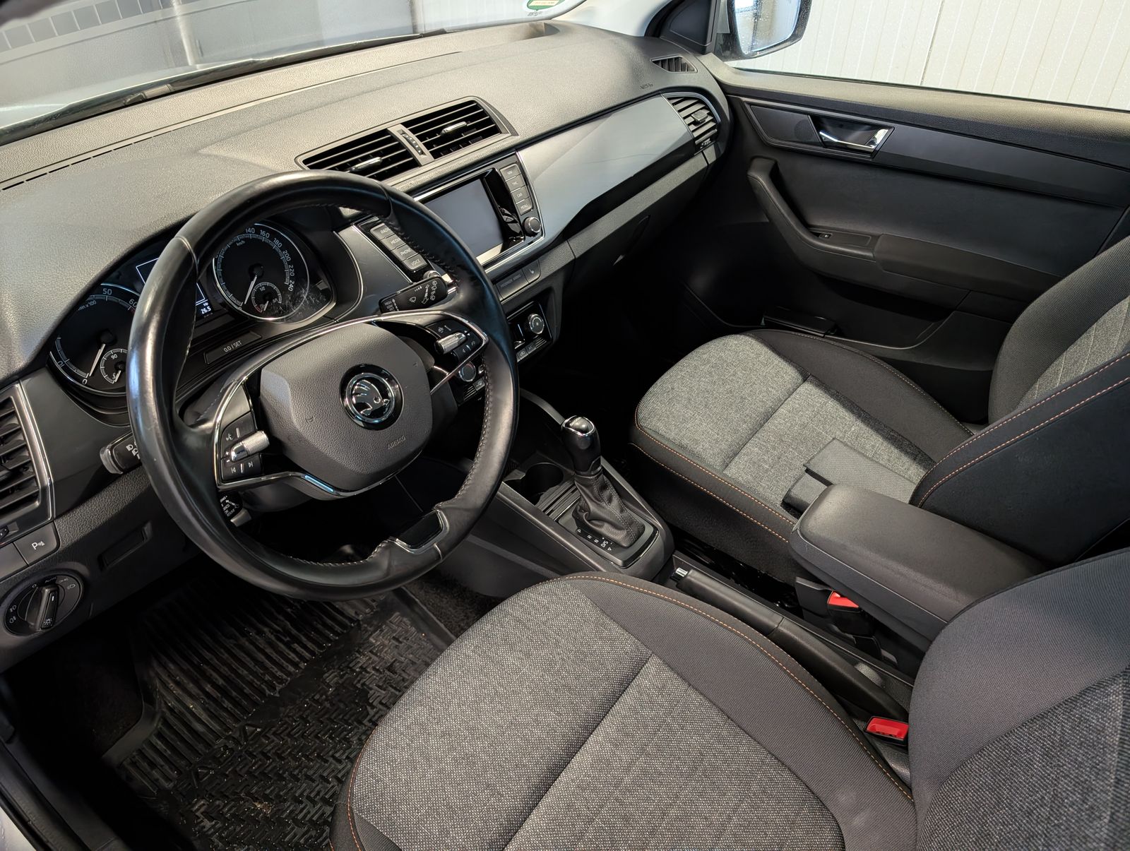 Fahrzeugabbildung SKODA Fabia Fabia Combi 1.0 TSI DSG Best of NAV AHK ACC VARI